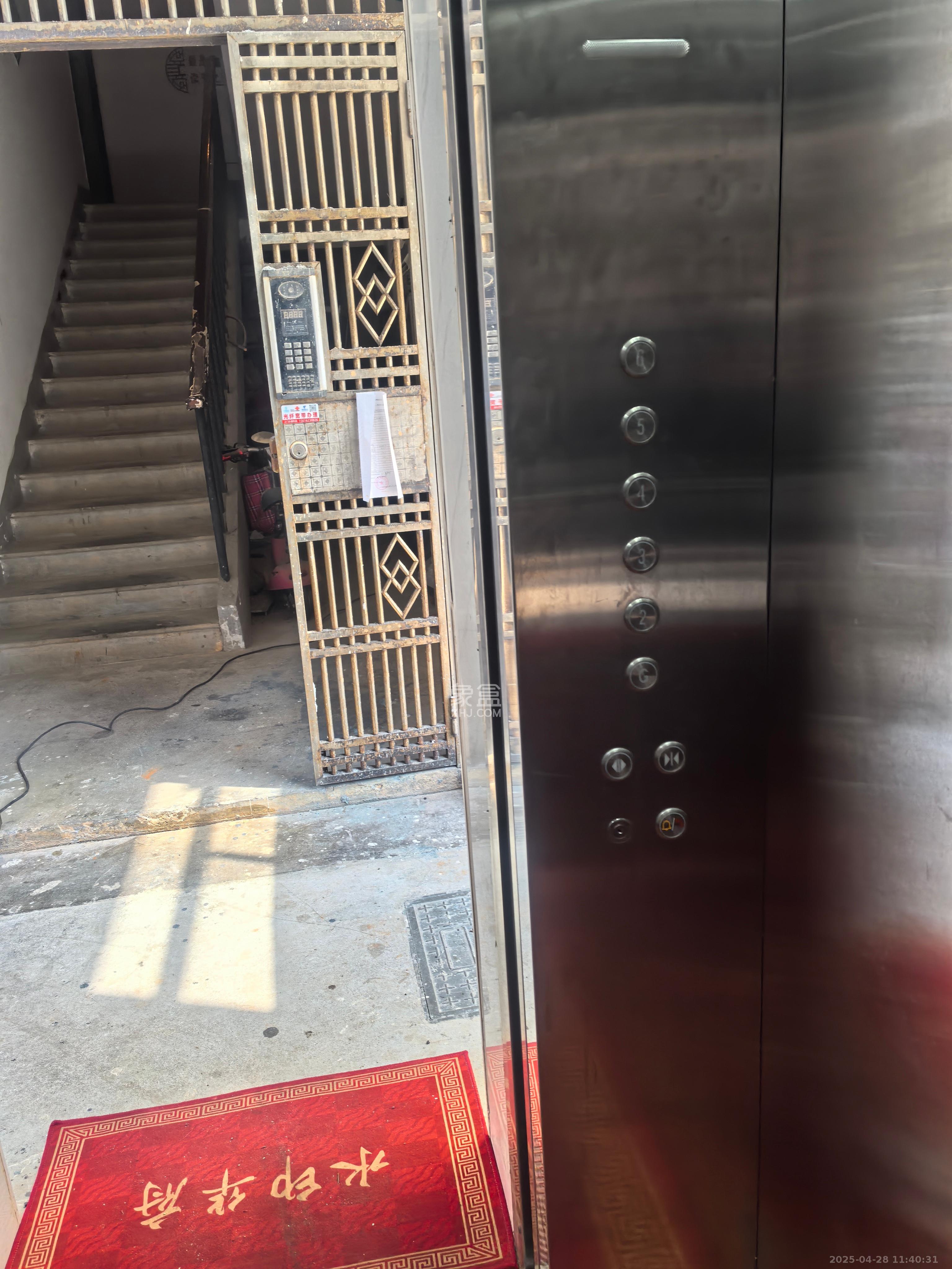 水印华府一期  3室2厅1卫    2100.0元/月室内图