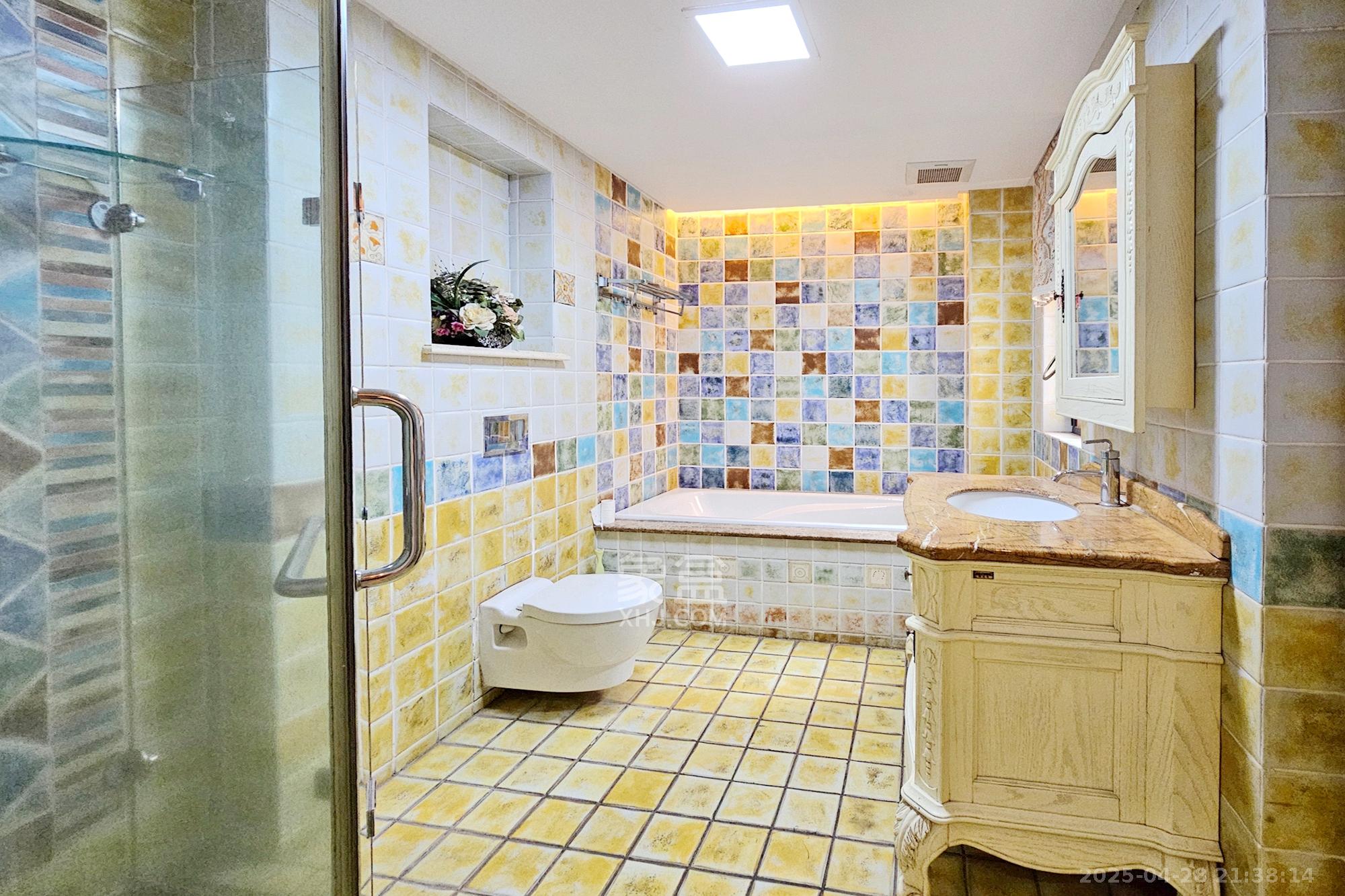 中隆国际御玺 4室2厅3卫 247.0万 中隆国际御玺 4室2厅3卫 247.0万卫生间