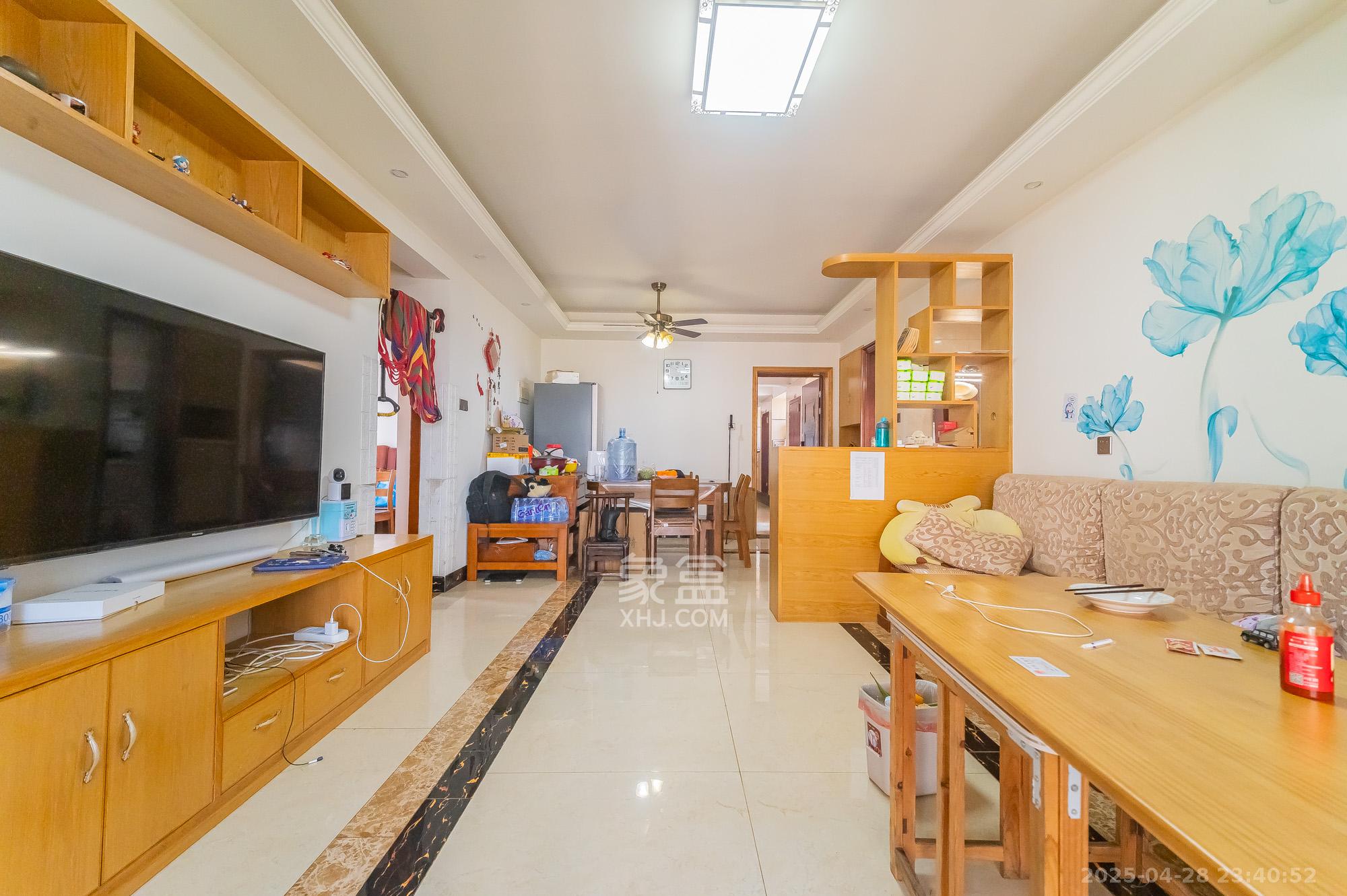 星湖湾二期高层 4室2厅2卫 88.0万 星湖湾二期高层 4室2厅2卫 88.0万客厅