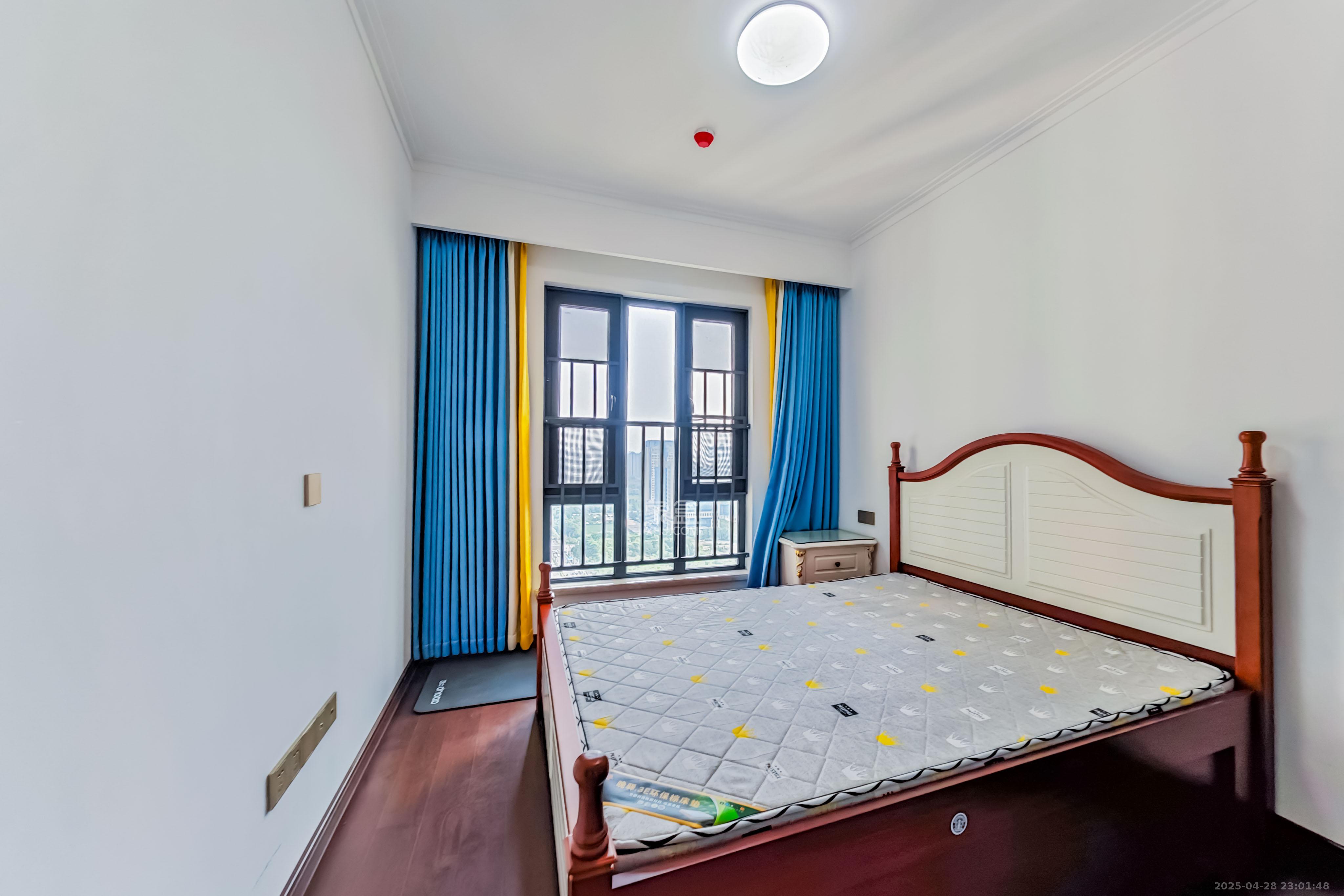 绿地长沙城际空间站(绿地新里佳苑)  3室2厅2卫    112.0万 绿地长沙城际空间站(绿地新里佳苑)  3室2厅2卫    112.0万卧室