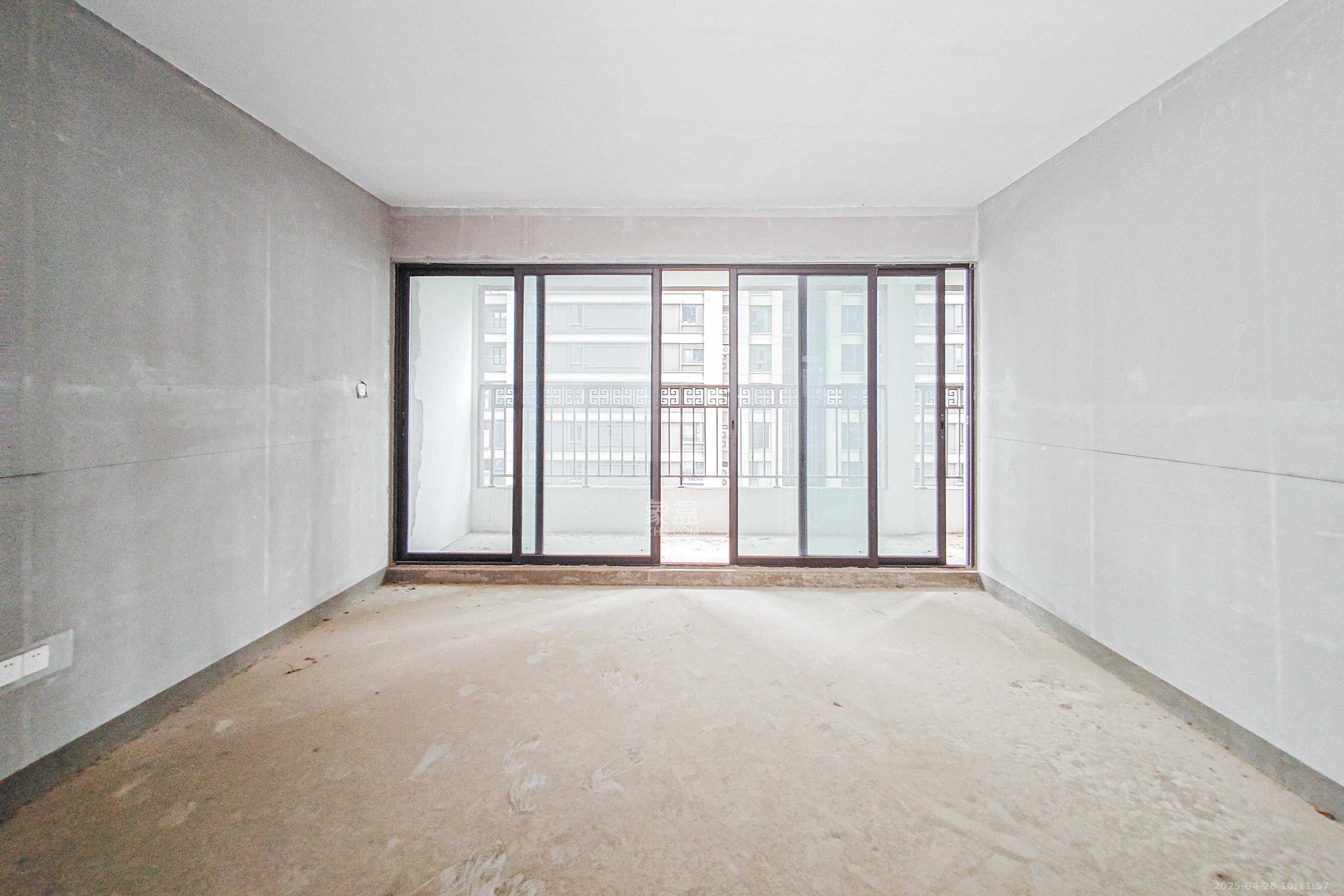建发央玺（建发泱玺雅苑）  4室2厅2卫   370.00万客厅