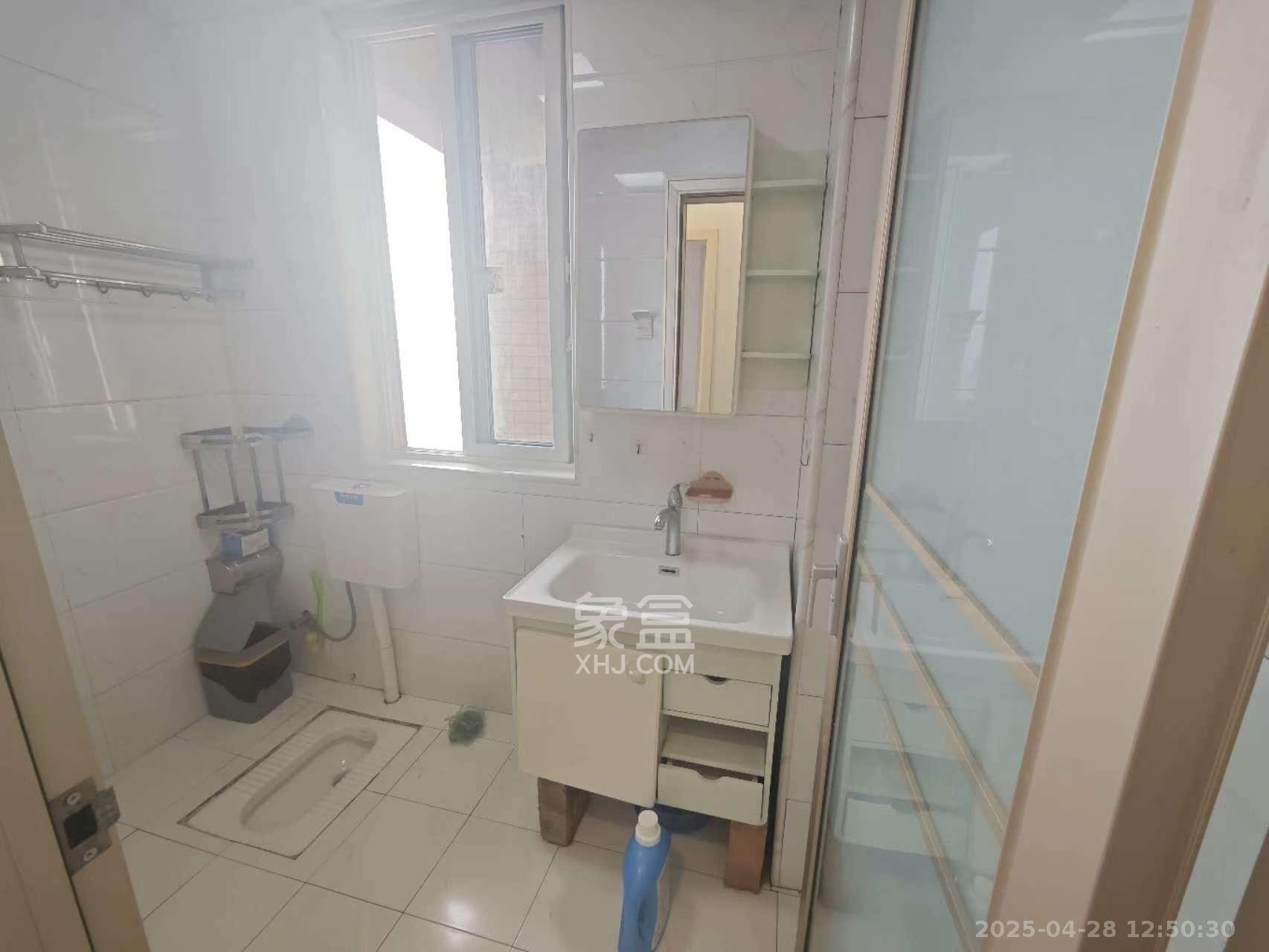 绿地海外滩一期 3室2厅1卫 1800.0元/月 绿地海外滩一期 3室2厅1卫 1800.0元/月室内图