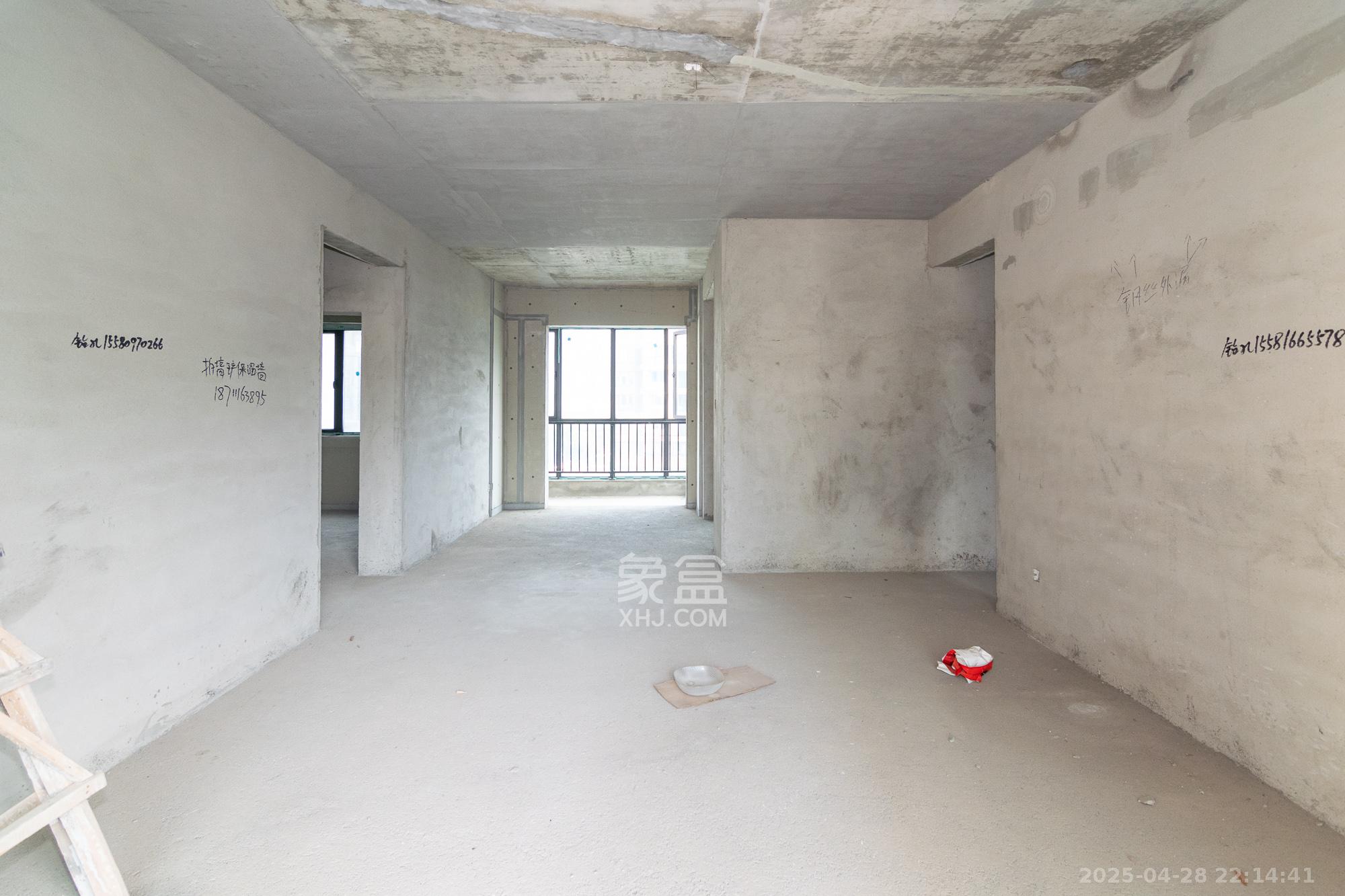 润和谷山郡(悦禧山庄水榭花都) 4室2厅2卫 119.8万 润和谷山郡(悦禧山庄水榭花都) 4室2厅2卫 119.8万客厅