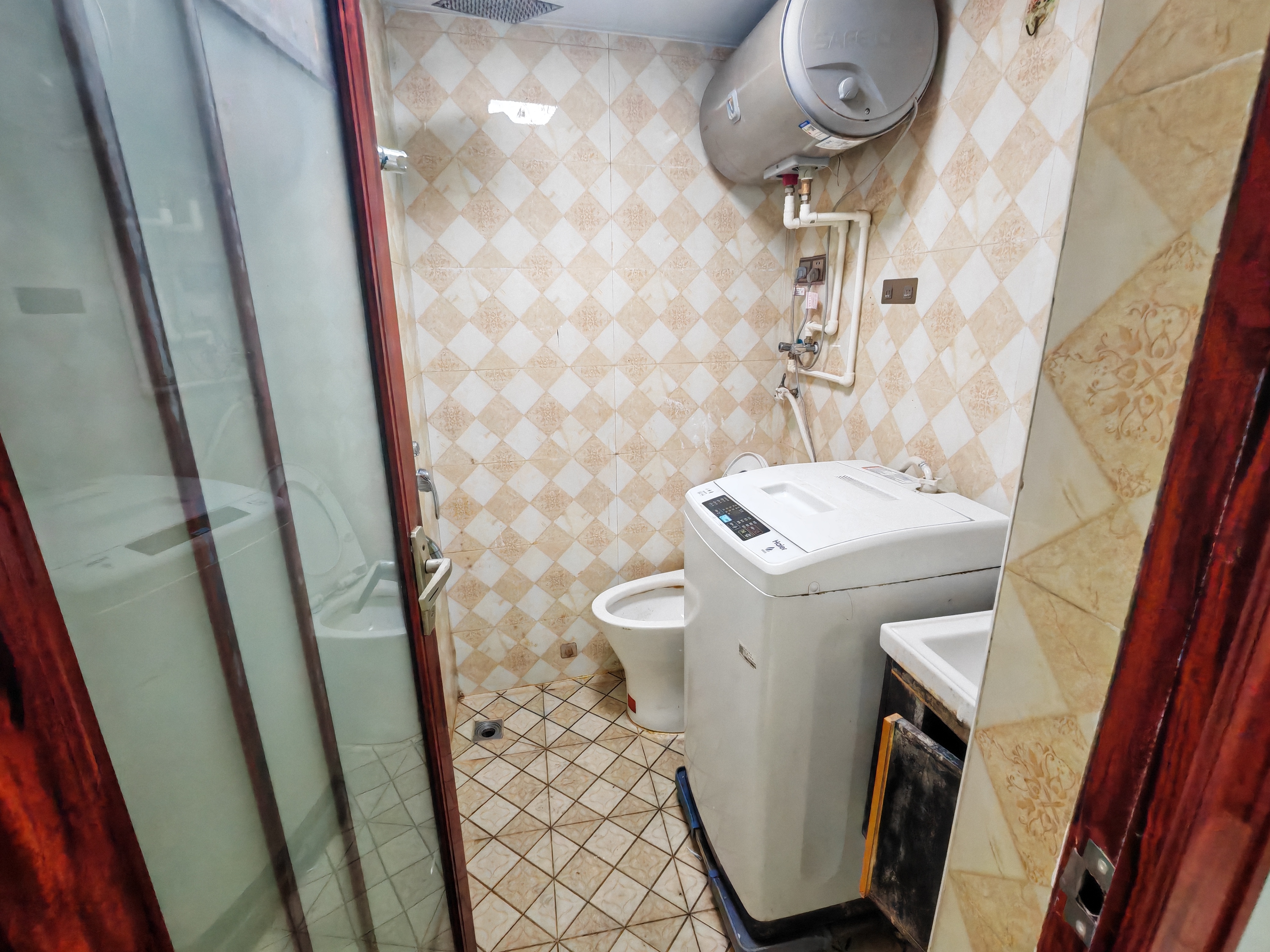 虹冠大厦  2室1厅1卫   1800.00元/月室内图