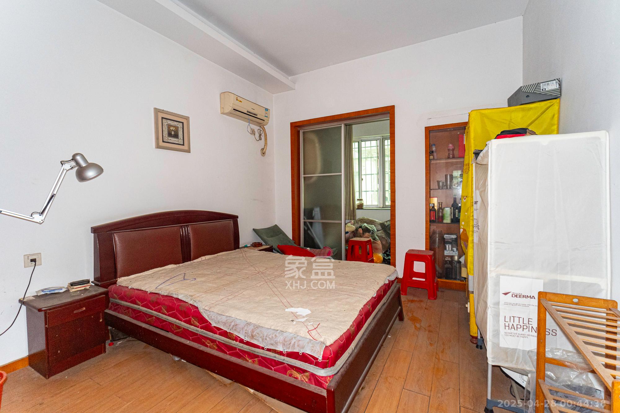 中南汽车世界 4室2厅2卫 48.8万 中南汽车世界 4室2厅2卫 48.8万卧室