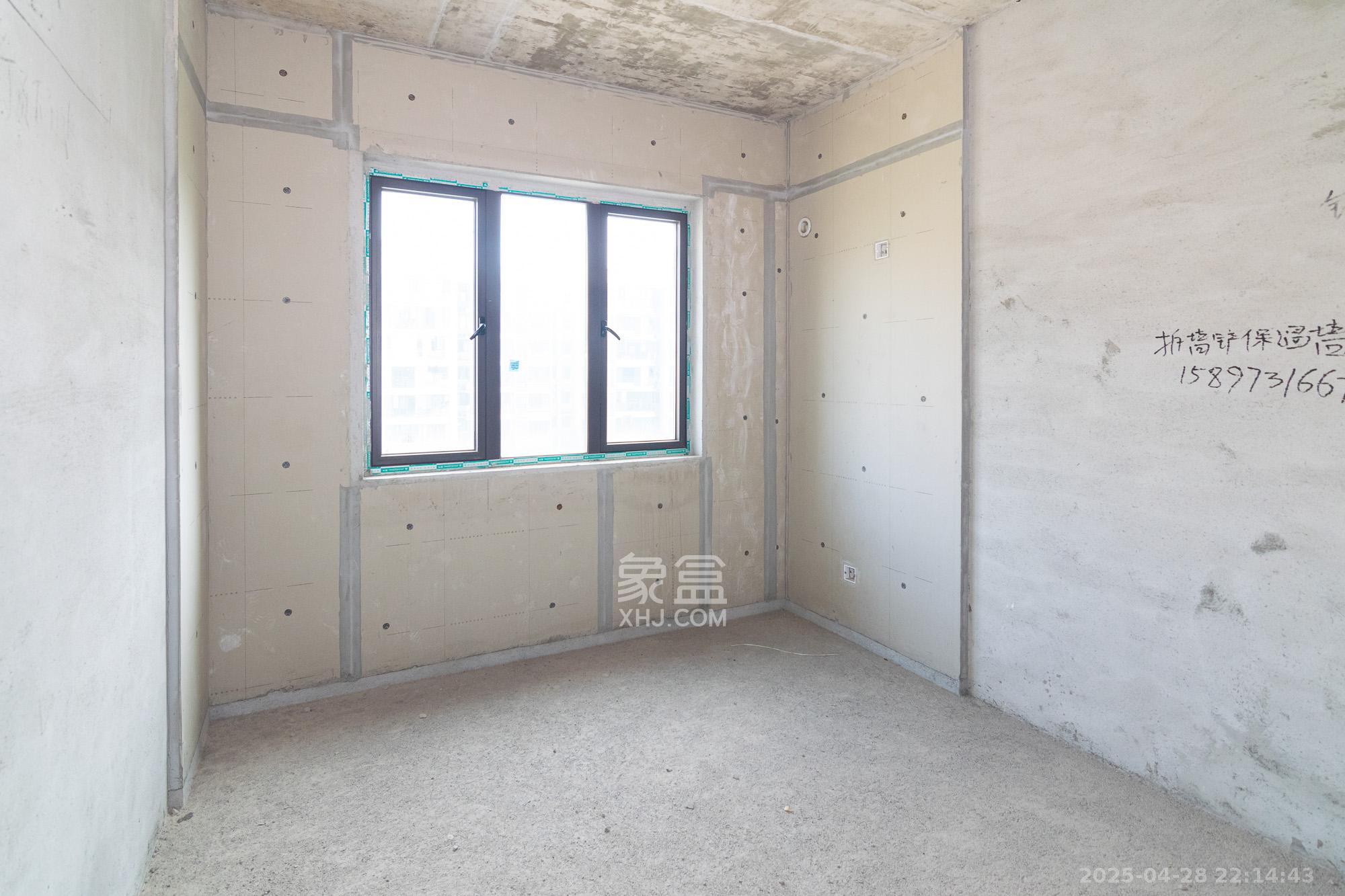 润和谷山郡(悦禧山庄水榭花都) 4室2厅2卫 119.8万 润和谷山郡(悦禧山庄水榭花都) 4室2厅2卫 119.8万卧室