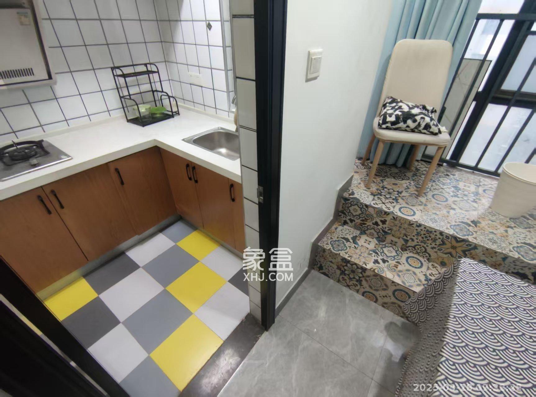 麓江春  2室1厅1卫   2300.00元/月
