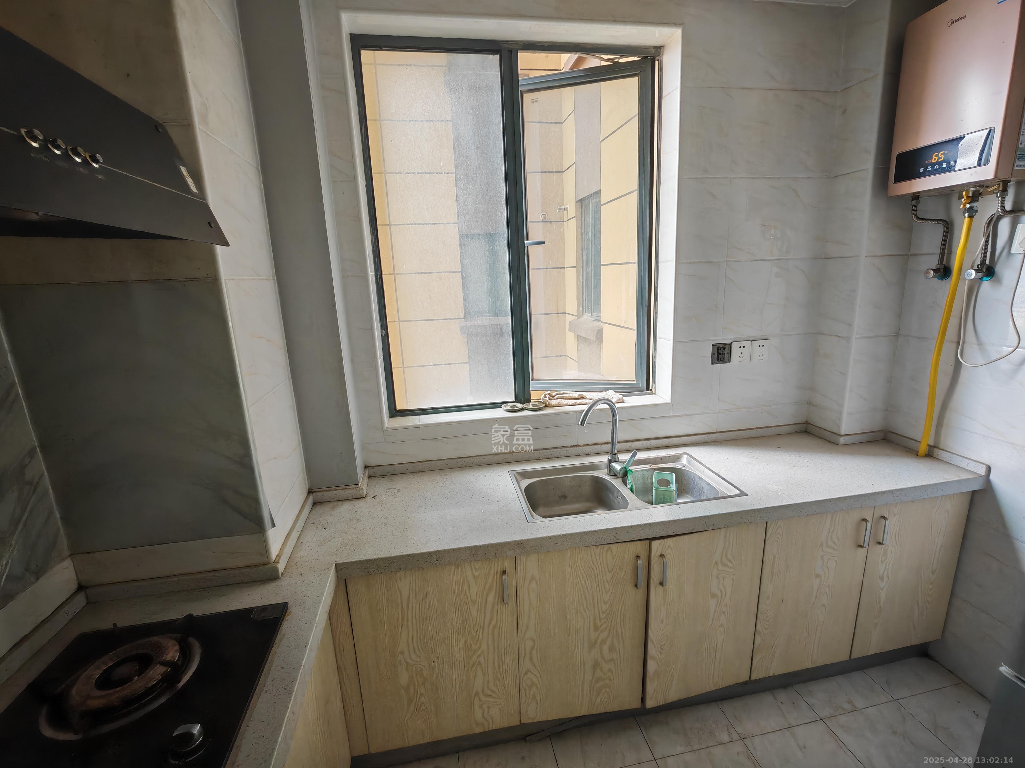 荣盛花语书苑 3室2厅2卫 3000.0元/月 荣盛花语书苑 3室2厅2卫 3000.0元/月室内图