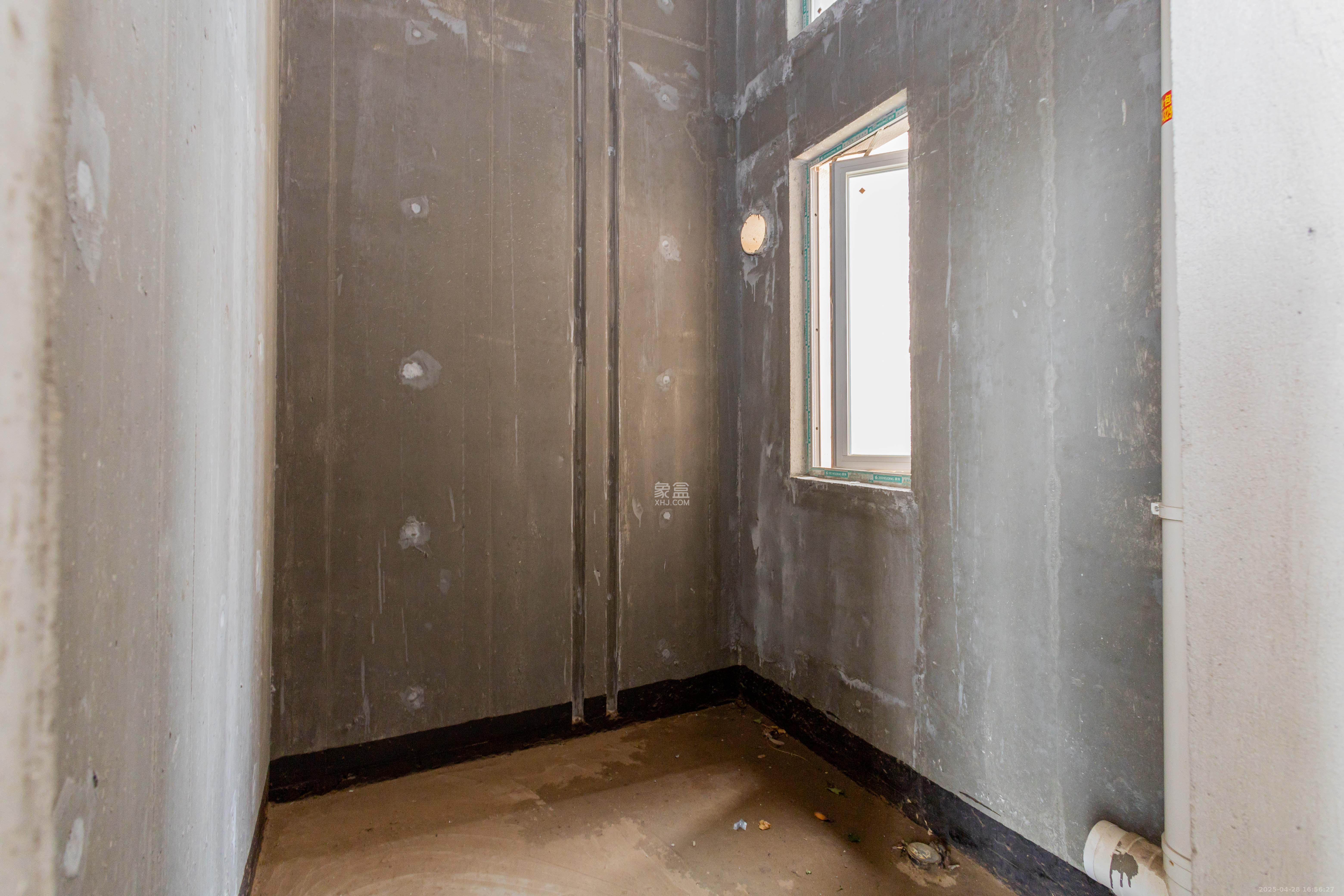 紫鑫中央广场(高铁新城)  4室2厅2卫    39.8万 紫鑫中央广场(高铁新城)  4室2厅2卫    39.8万卫生间