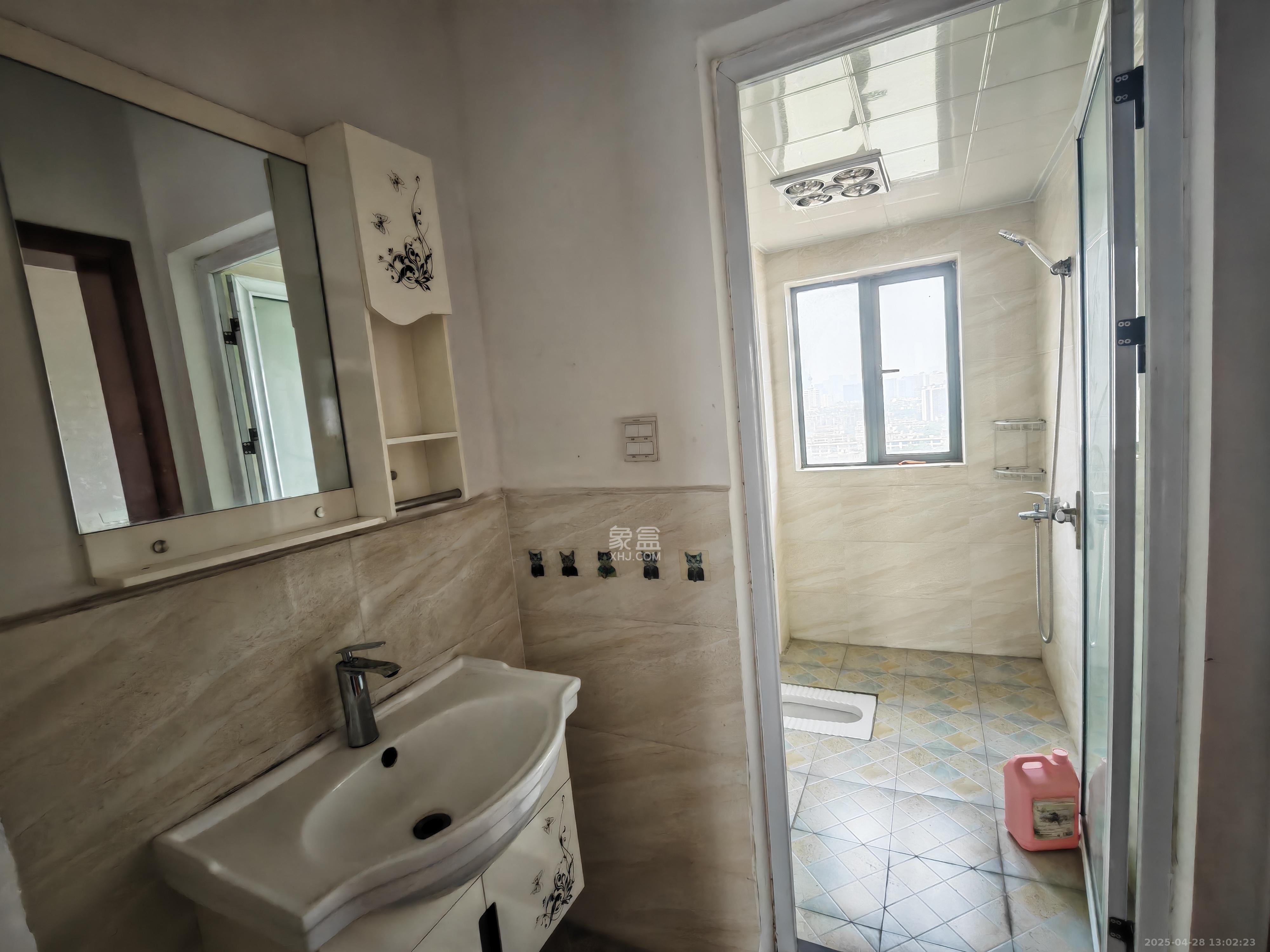 荣盛花语书苑 3室2厅2卫 3000.0元/月 荣盛花语书苑 3室2厅2卫 3000.0元/月室内图