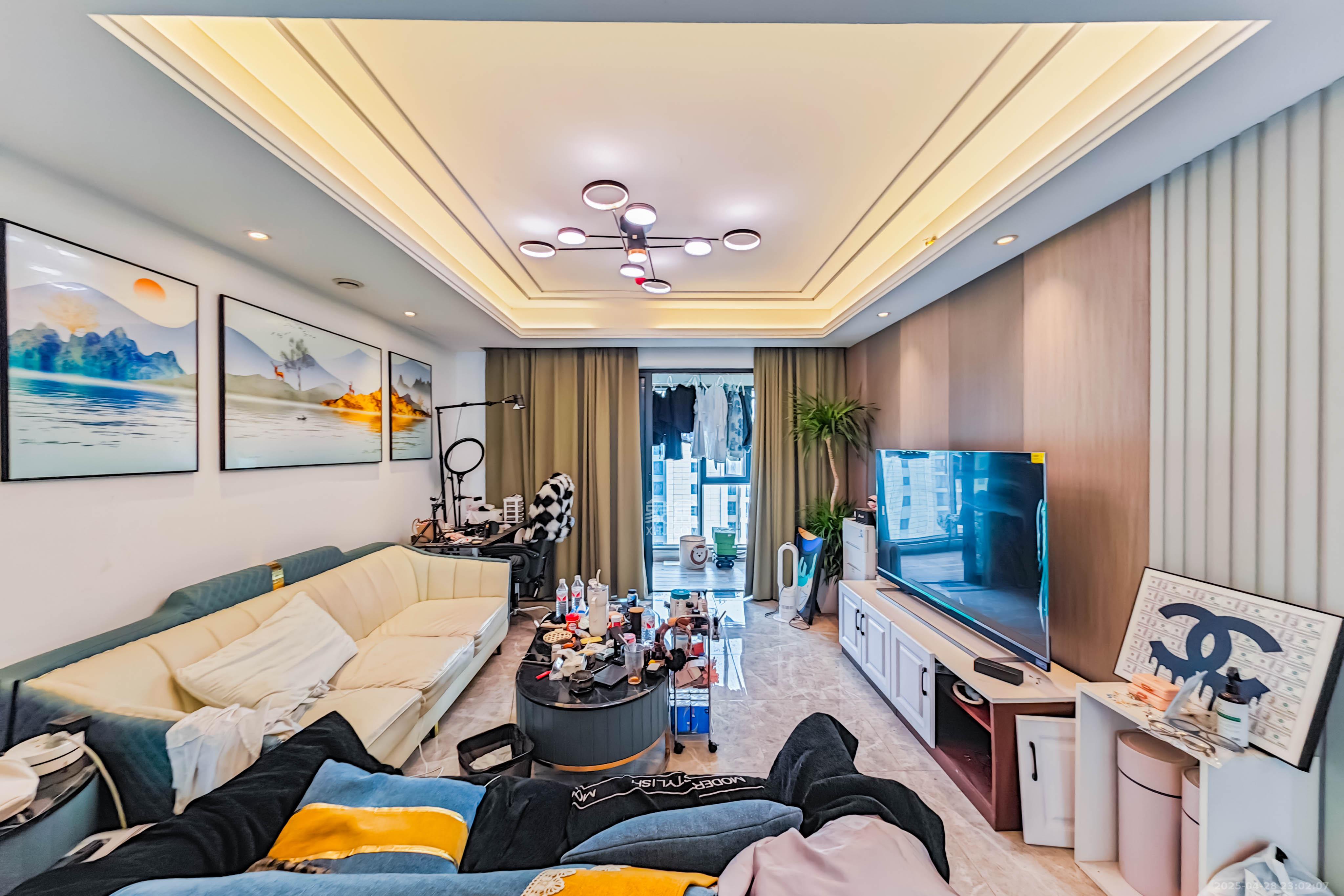 绿地长沙城际空间站(绿地新里佳苑)  4室2厅1卫    142.0万 绿地长沙城际空间站(绿地新里佳苑)  4室2厅1卫    142.0万客厅