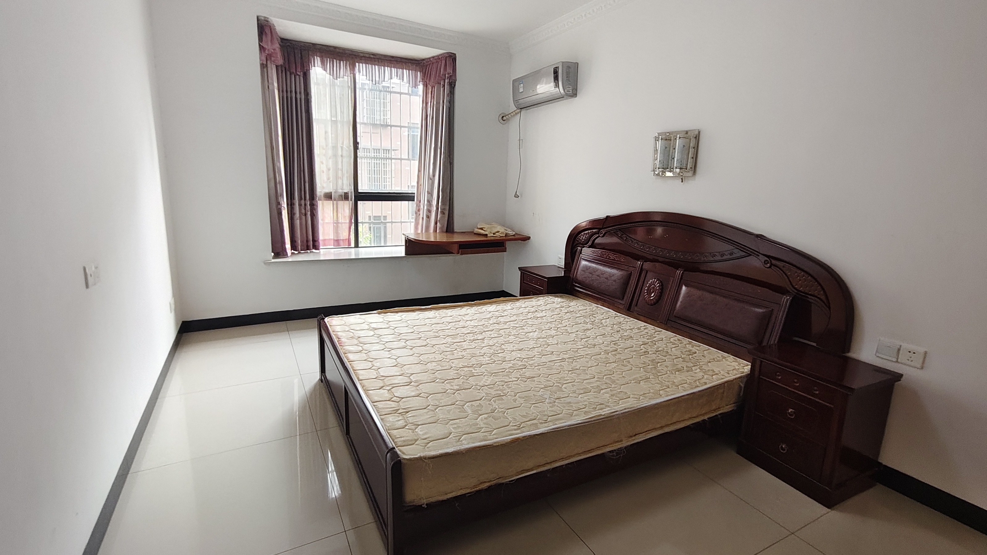 四海花园  2室2厅1卫    1000.0元/月 四海花园  2室2厅1卫    1000.0元/月室内图