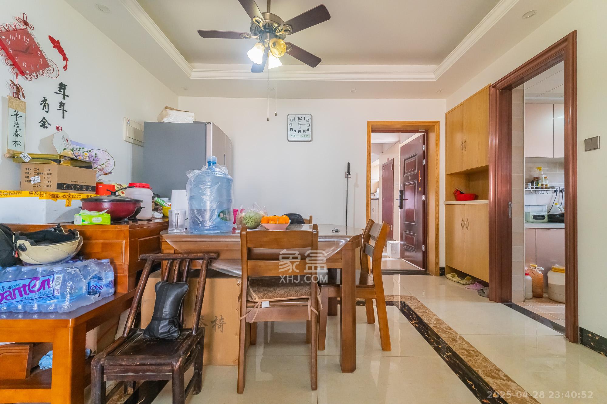 星湖湾二期高层 4室2厅2卫 88.0万 星湖湾二期高层 4室2厅2卫 88.0万客厅