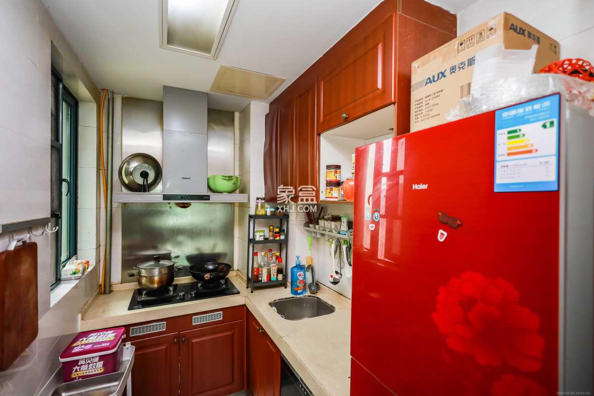 恒大华府  3室1厅1卫    115.0万 恒大华府  3室1厅1卫    115.0万厨房