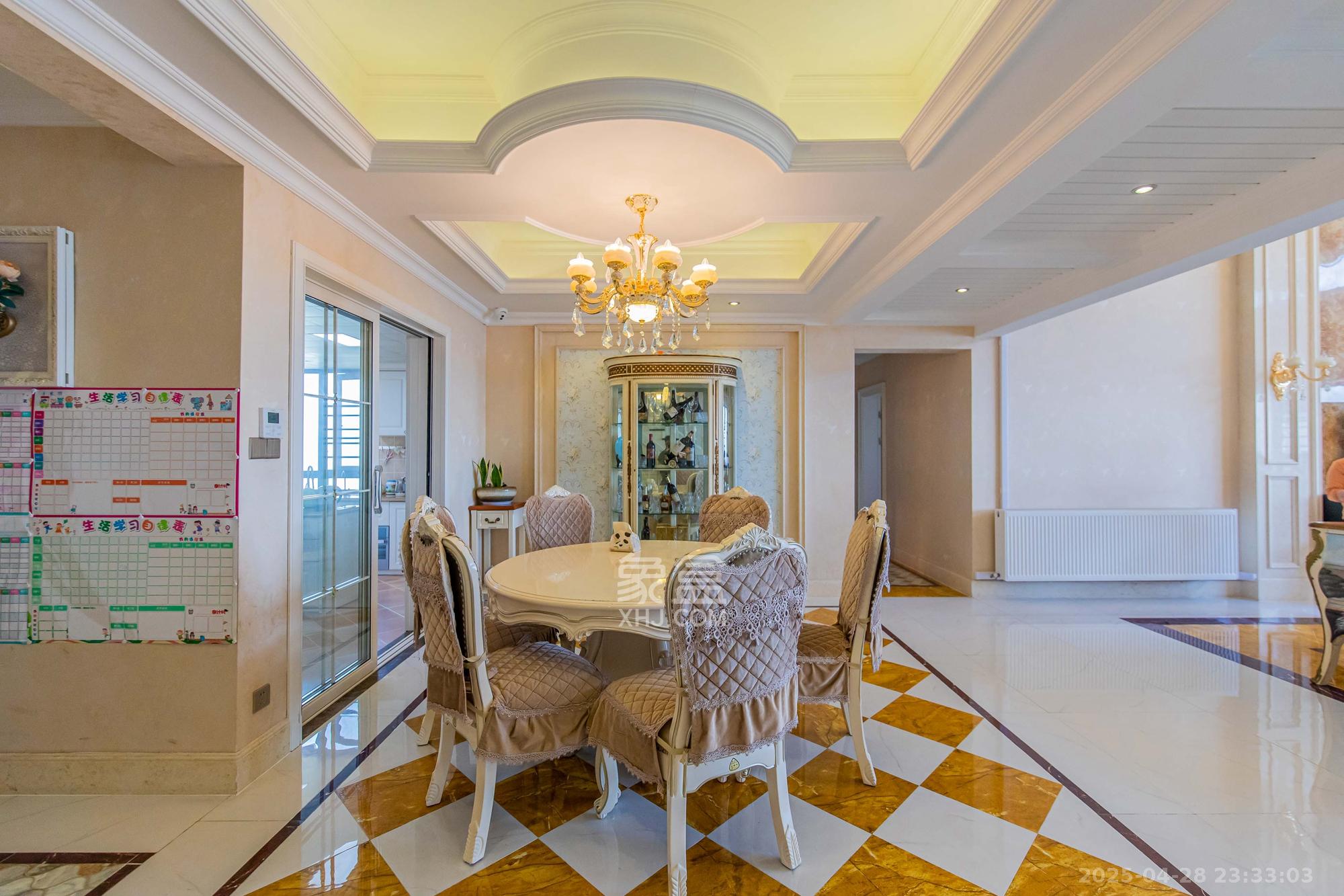 碧桂园威尼斯城 8室2厅6卫 693.98万 碧桂园威尼斯城 8室2厅6卫 693.98万客厅