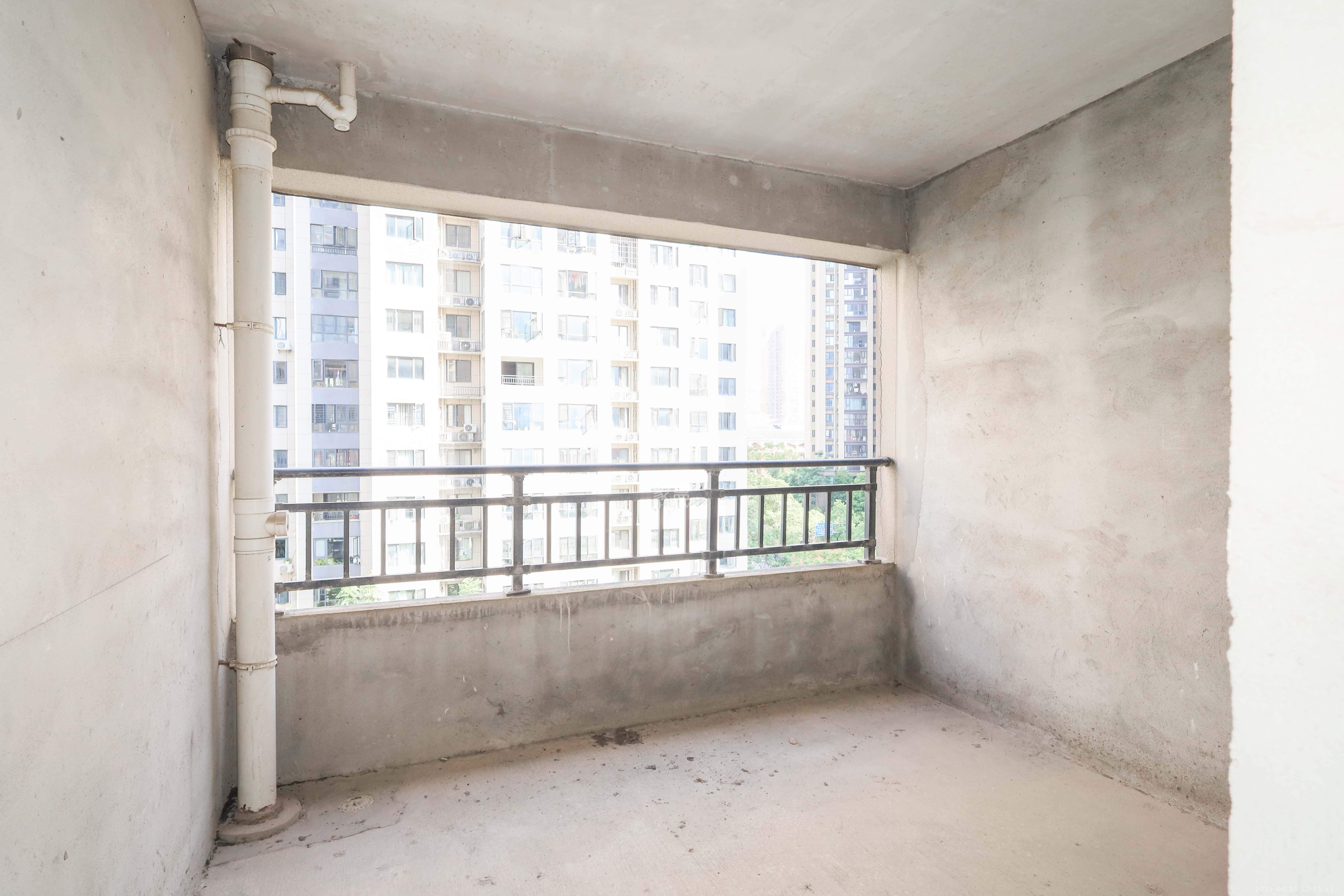中國(guó)鐵建梅溪青秀一期  3室2廳1衛(wèi)   115.00萬(wàn)