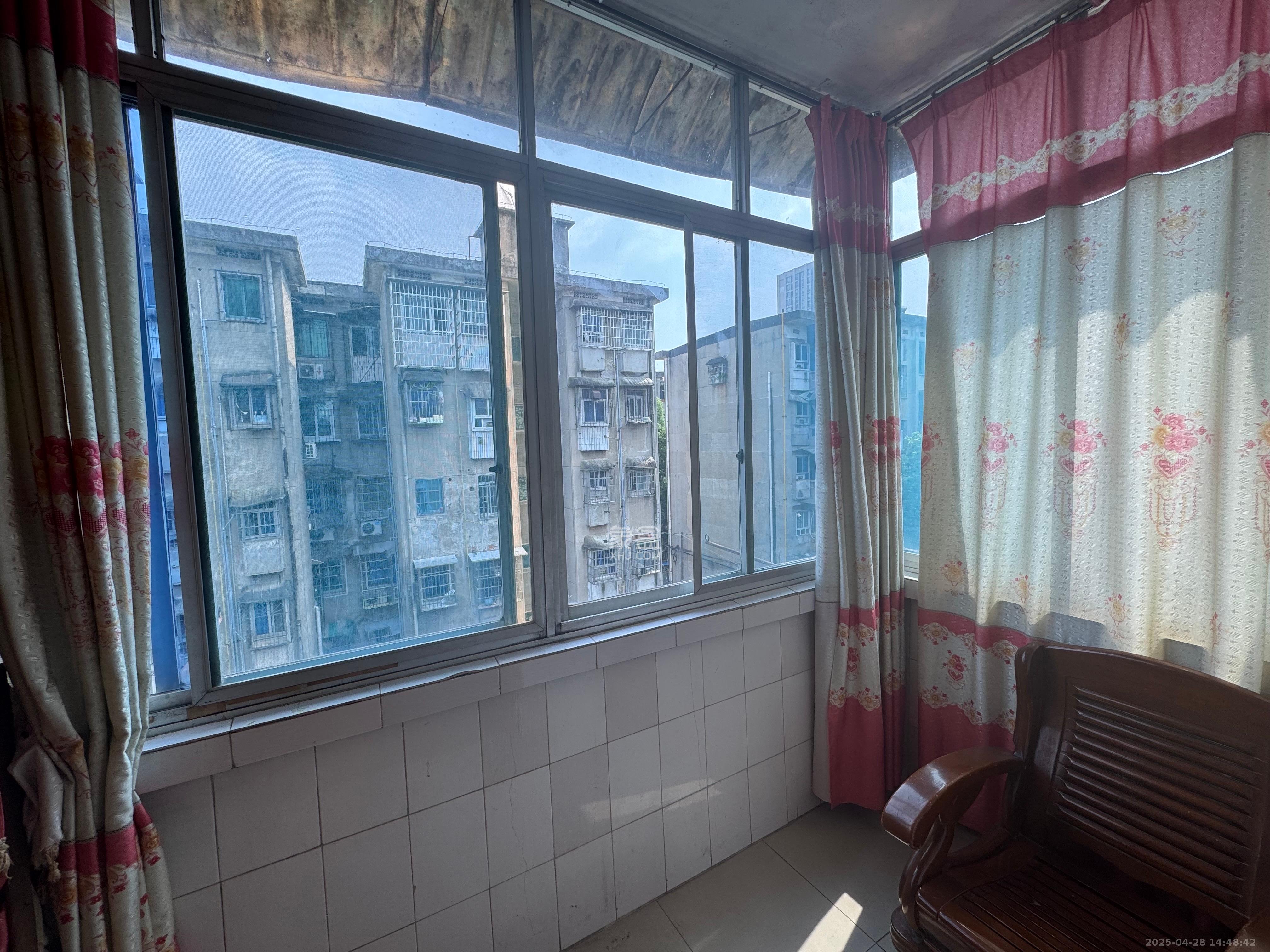 中建五局信和苑三区 2室1厅1卫 1350.0元/月 中建五局信和苑三区 2室1厅1卫 1350.0元/月室内图