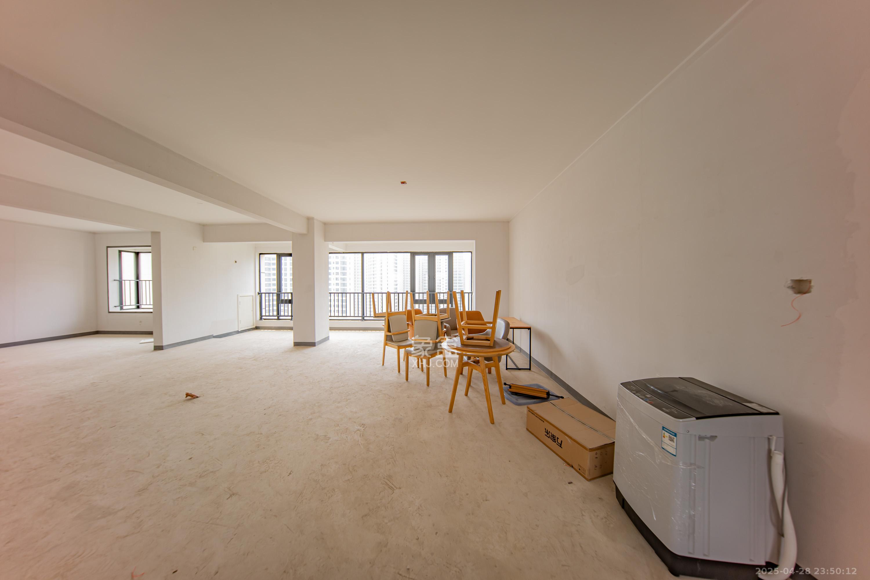 建投象山国际  6室2厅4卫   320.00万客厅