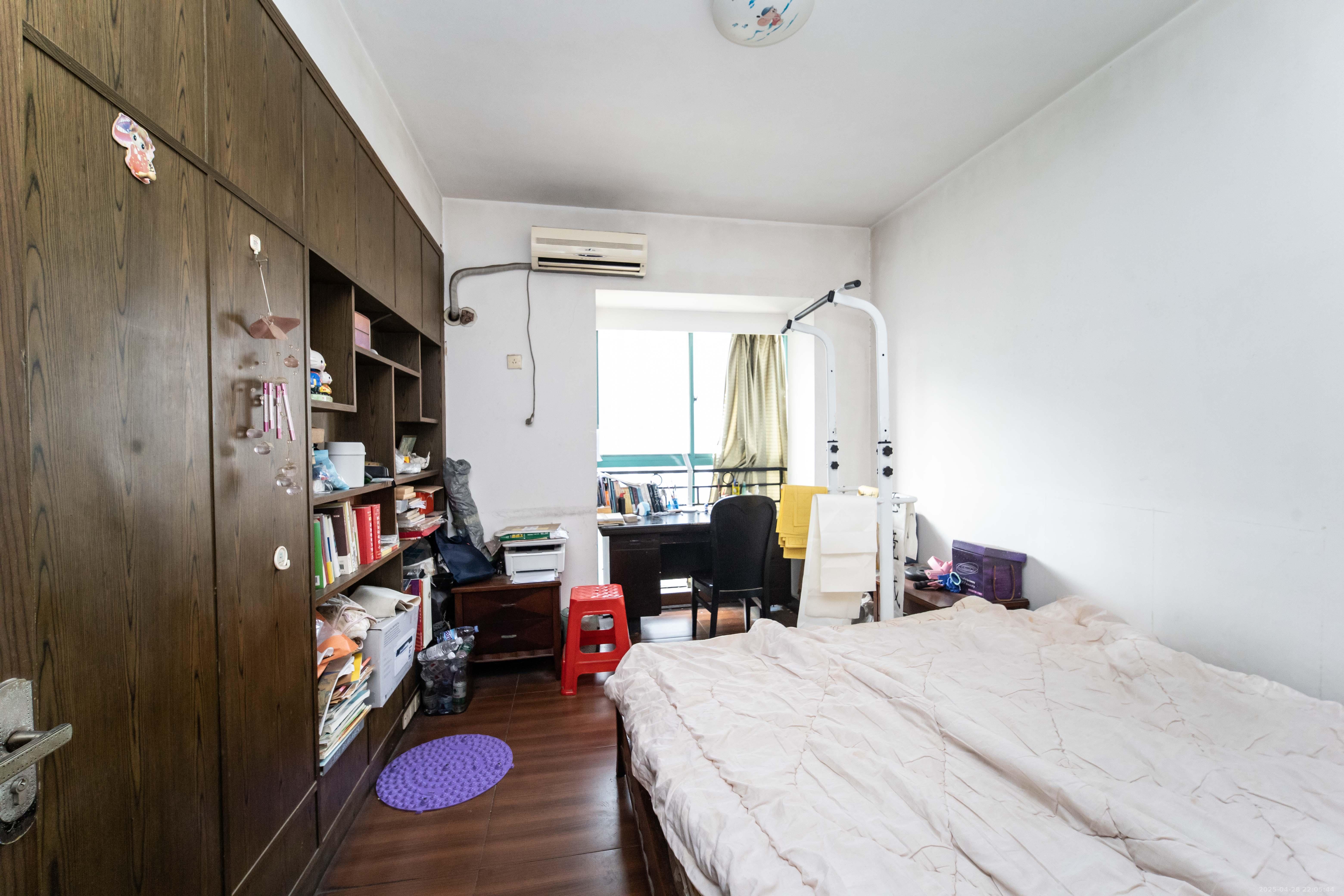 恒业雅苑  4室2厅1卫    105.0万 恒业雅苑  4室2厅1卫    105.0万卧室