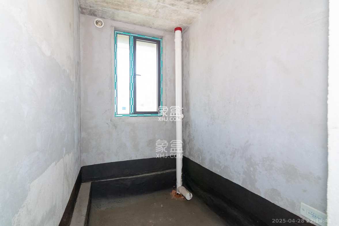 润和谷山郡(悦禧山庄水榭花都) 4室2厅2卫 119.8万 润和谷山郡(悦禧山庄水榭花都) 4室2厅2卫 119.8万卫生间