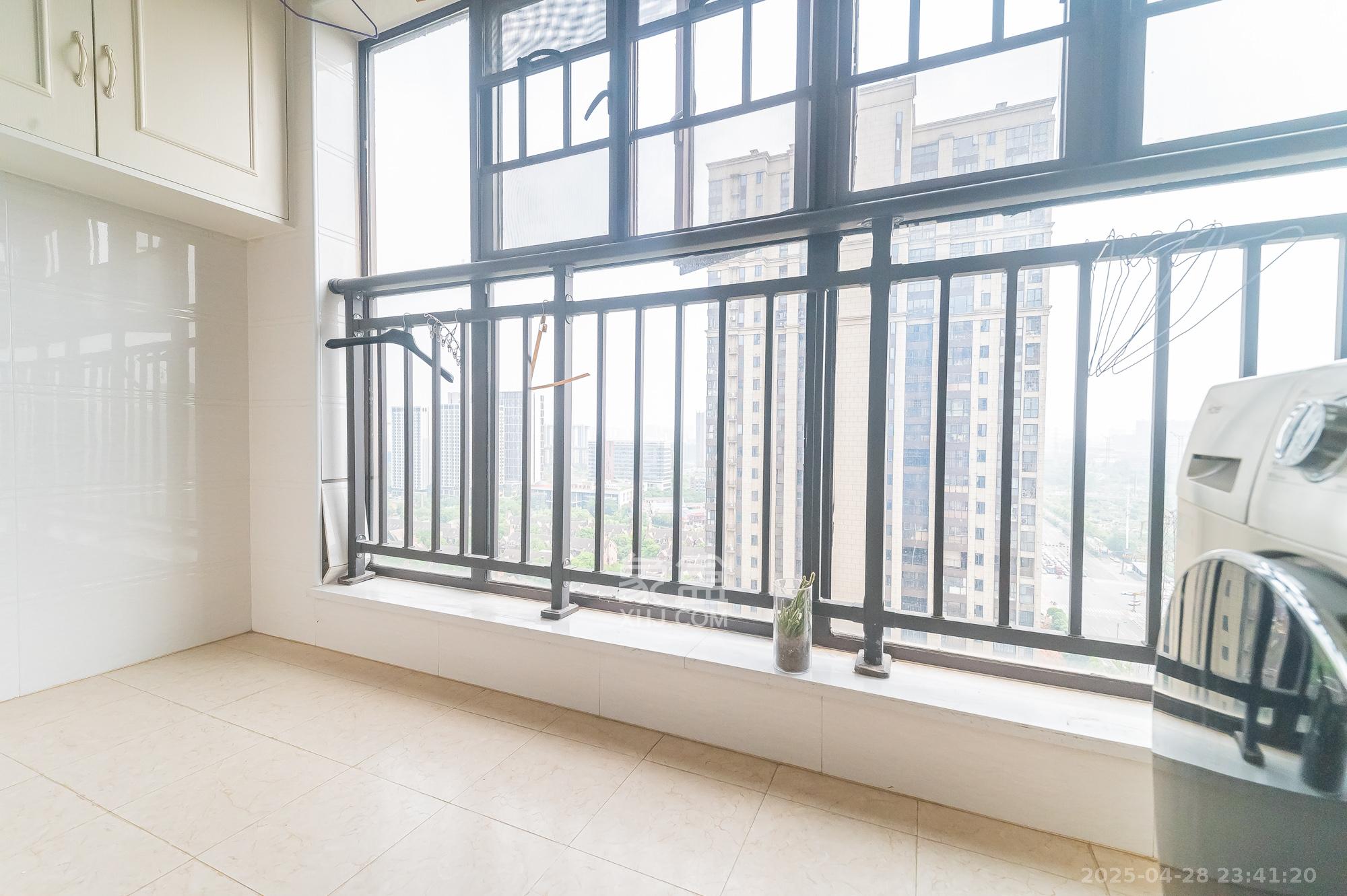 星湖湾二期高层 3室2厅1卫 75.0万 星湖湾二期高层 3室2厅1卫 75.0万阳台