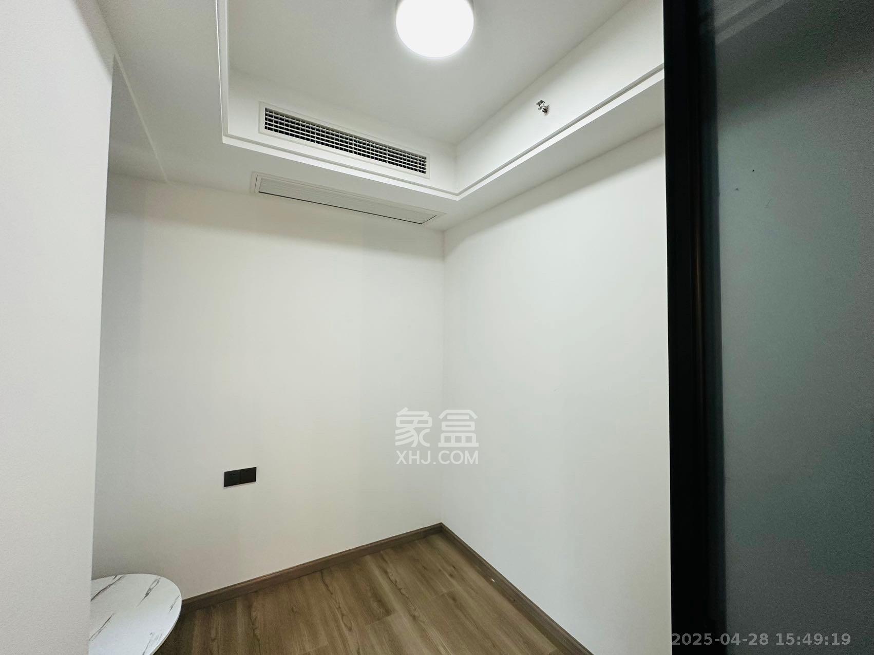 梅溪湖金茂湾  3室2厅2卫   3200.00元/月室内图