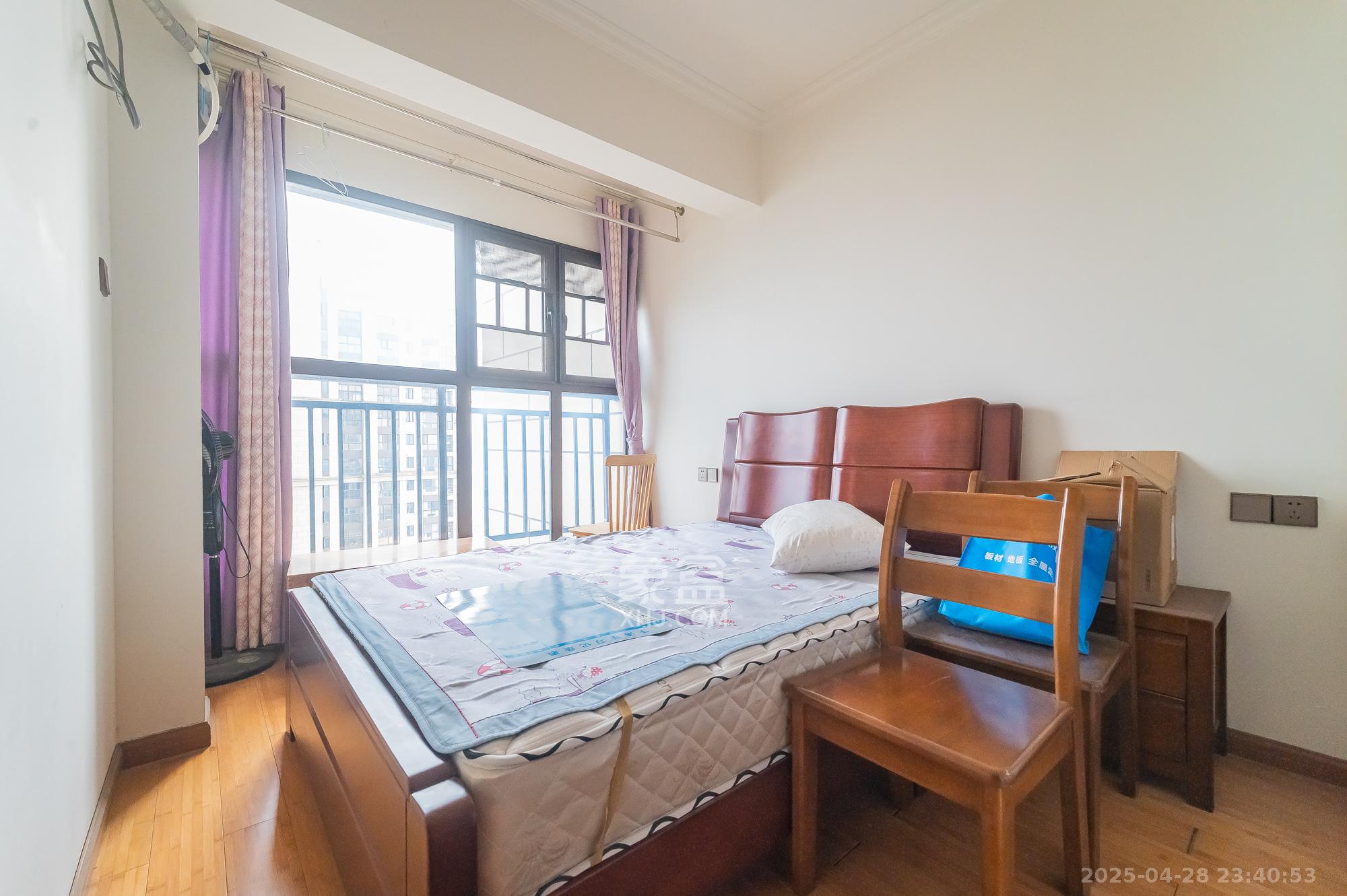 星湖湾二期高层 4室2厅2卫 88.0万 星湖湾二期高层 4室2厅2卫 88.0万卧室