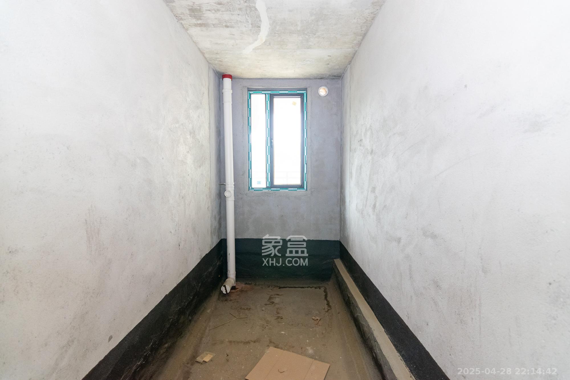 润和谷山郡(悦禧山庄水榭花都) 4室2厅2卫 119.8万 润和谷山郡(悦禧山庄水榭花都) 4室2厅2卫 119.8万卫生间