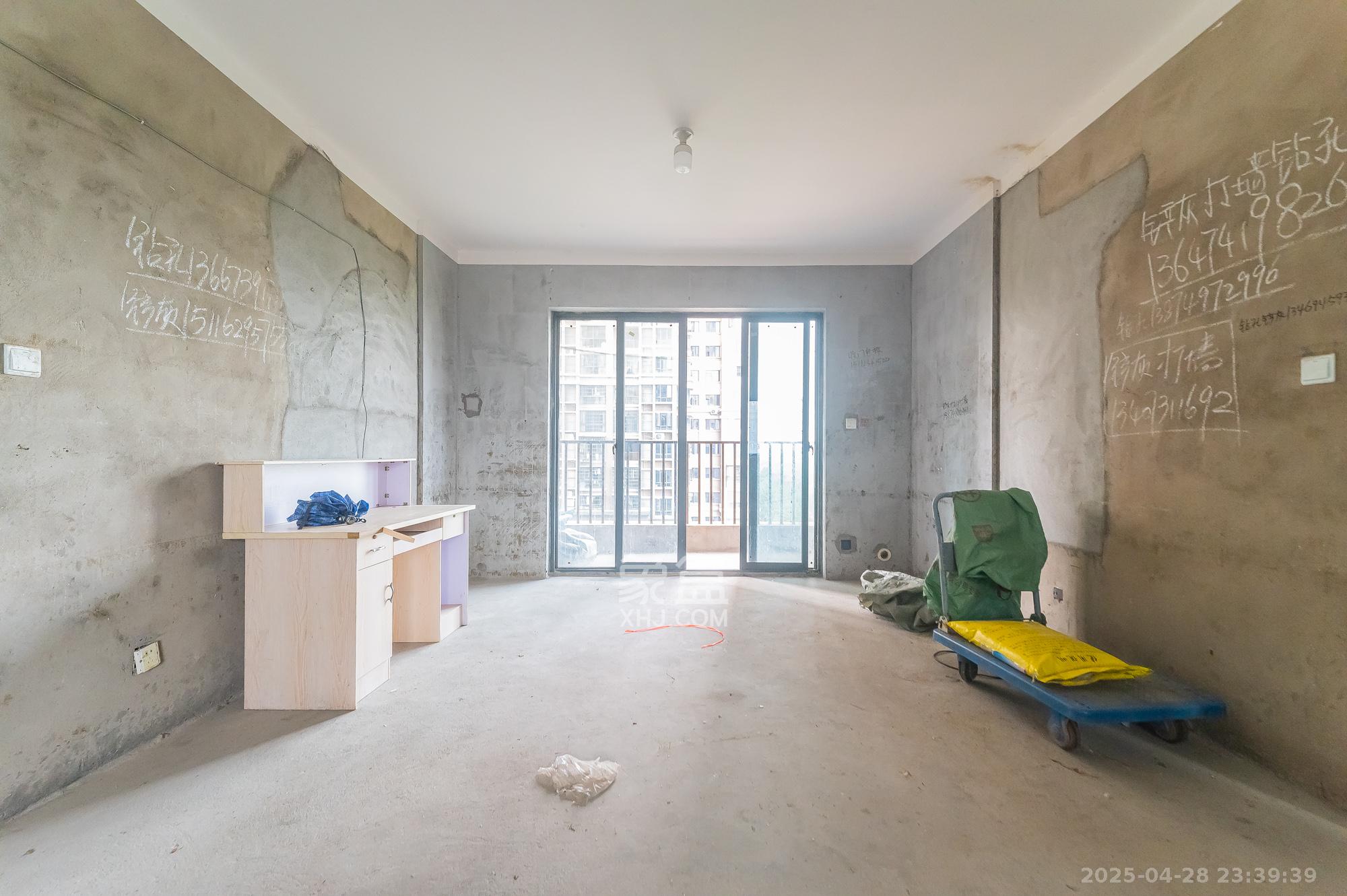 深业睿城  3室2厅1卫    90.0万 深业睿城  3室2厅1卫    90.0万客厅