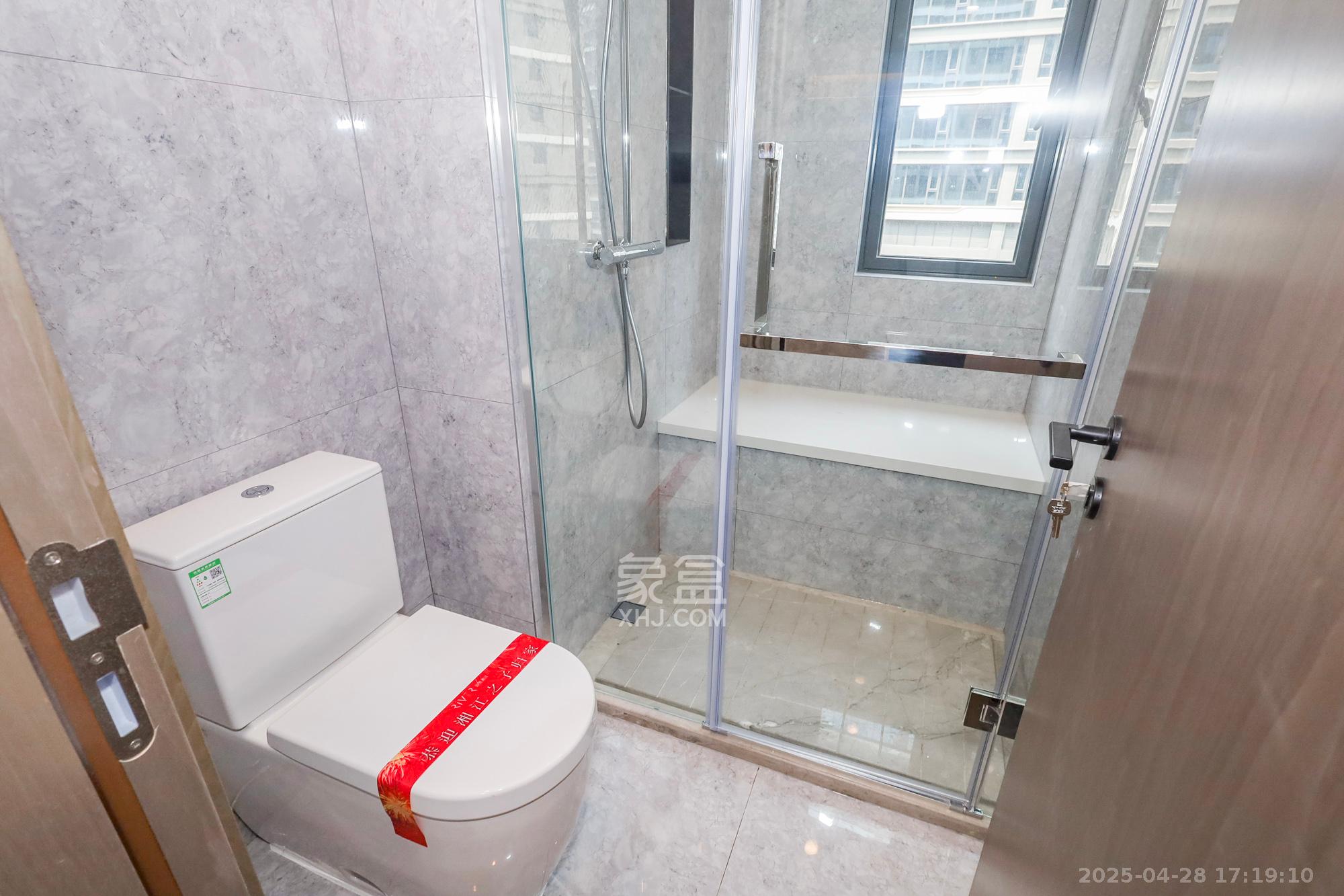 旭辉铂悦湘江 4室2厅3卫 478.0万 旭辉铂悦湘江 4室2厅3卫 478.0万卫生间