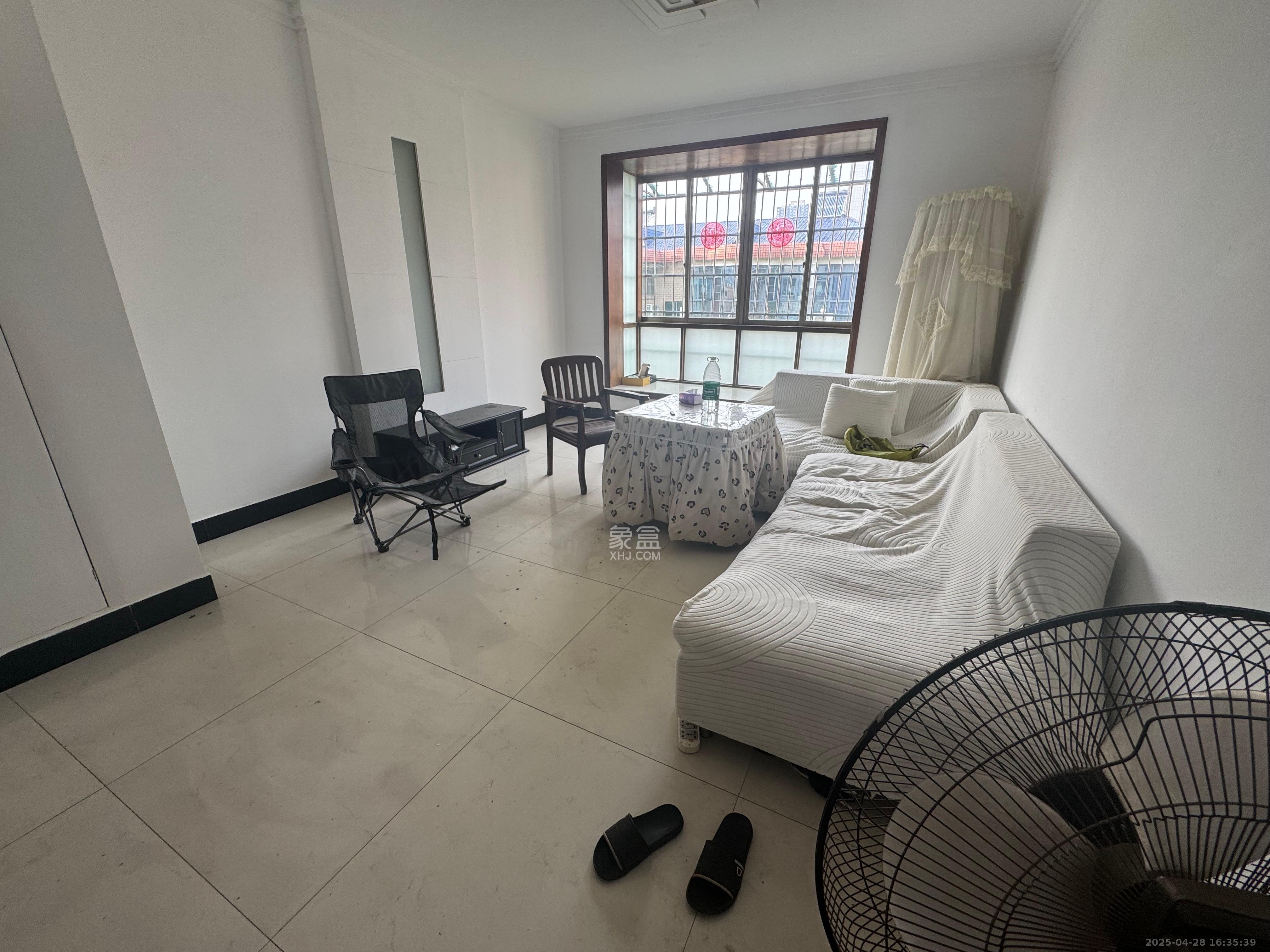 石岭小区A区  4室2厅2卫    2700.0元/月 石岭小区A区  4室2厅2卫    2700.0元/月室内图