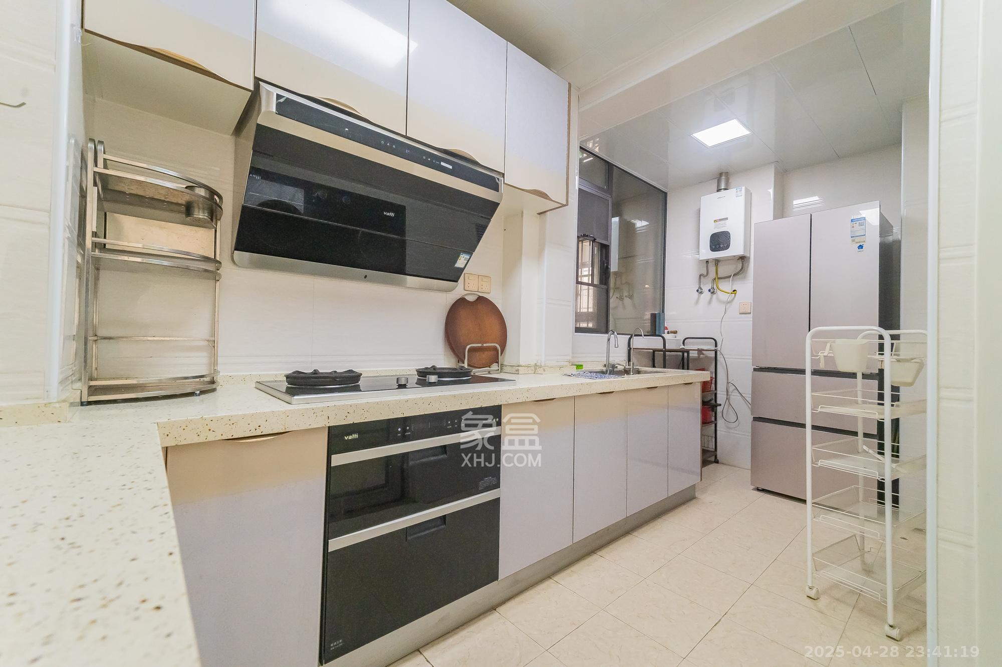 星湖湾二期高层 3室2厅1卫 75.0万 星湖湾二期高层 3室2厅1卫 75.0万厨房