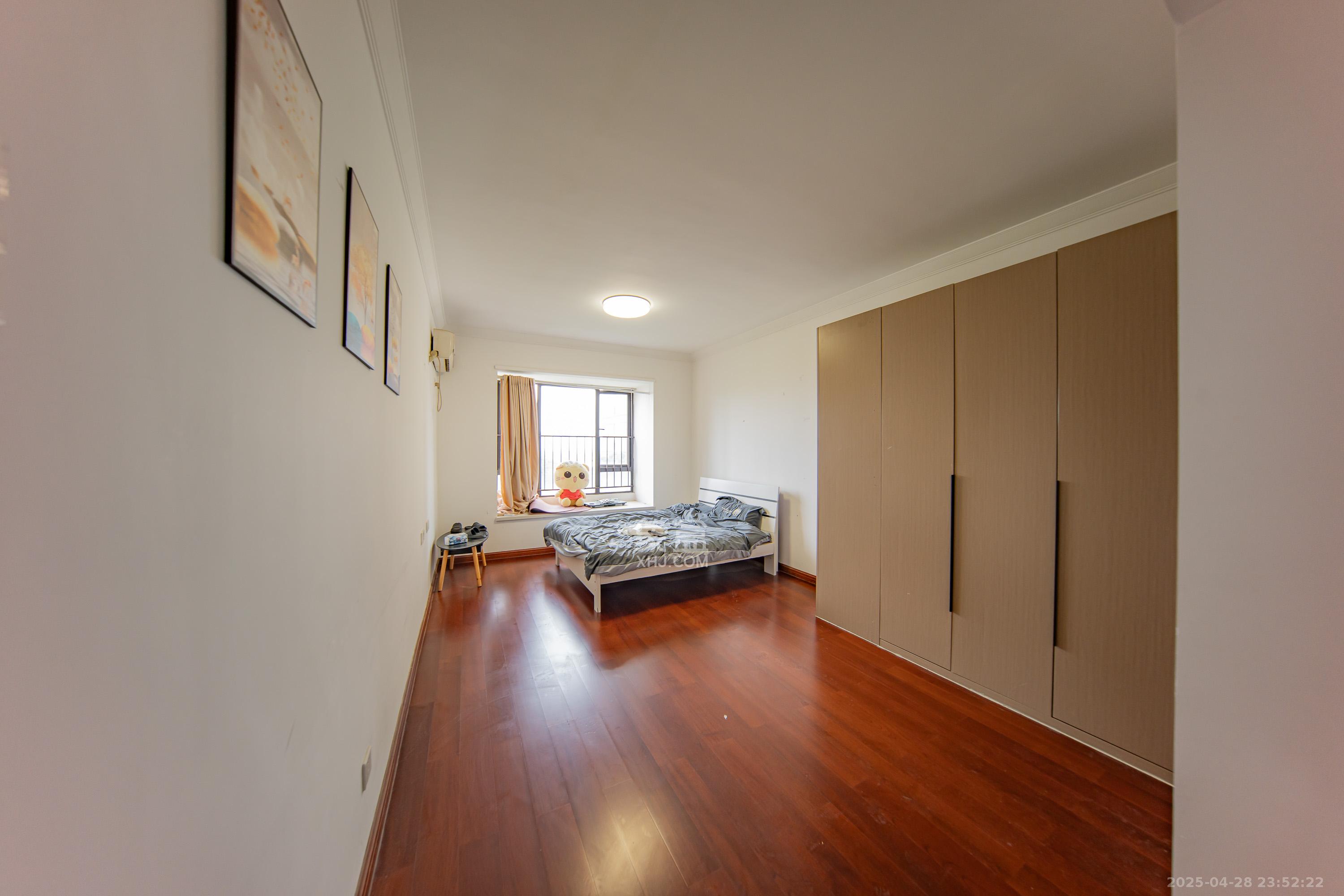 中海国际五期 3室2厅2卫 79.8万 中海国际五期 3室2厅2卫 79.8万卧室