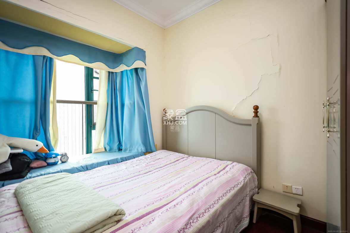 恒大华府  3室1厅1卫    115.0万 恒大华府  3室1厅1卫    115.0万卧室