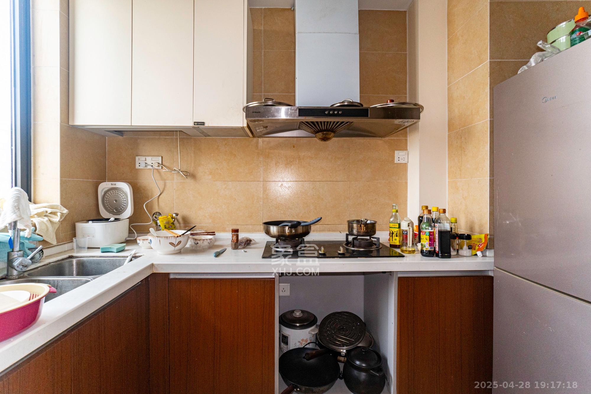 旺德府恺悦国际  3室2厅2卫    70.6万 旺德府恺悦国际  3室2厅2卫    70.6万厨房