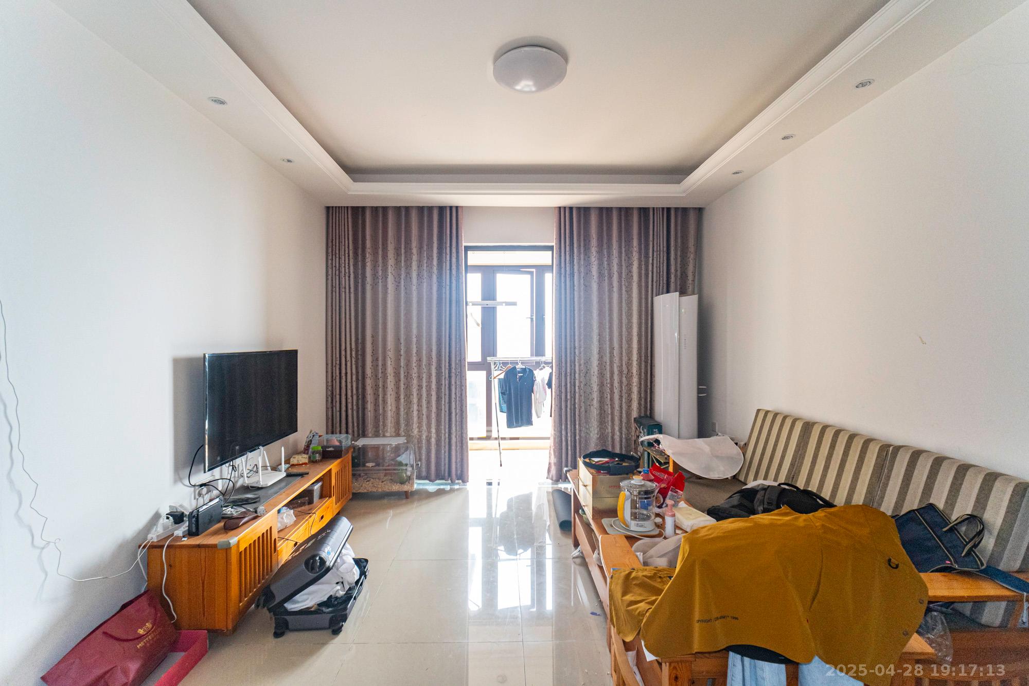 旺德府恺悦国际  3室2厅2卫    70.6万 旺德府恺悦国际  3室2厅2卫    70.6万客厅