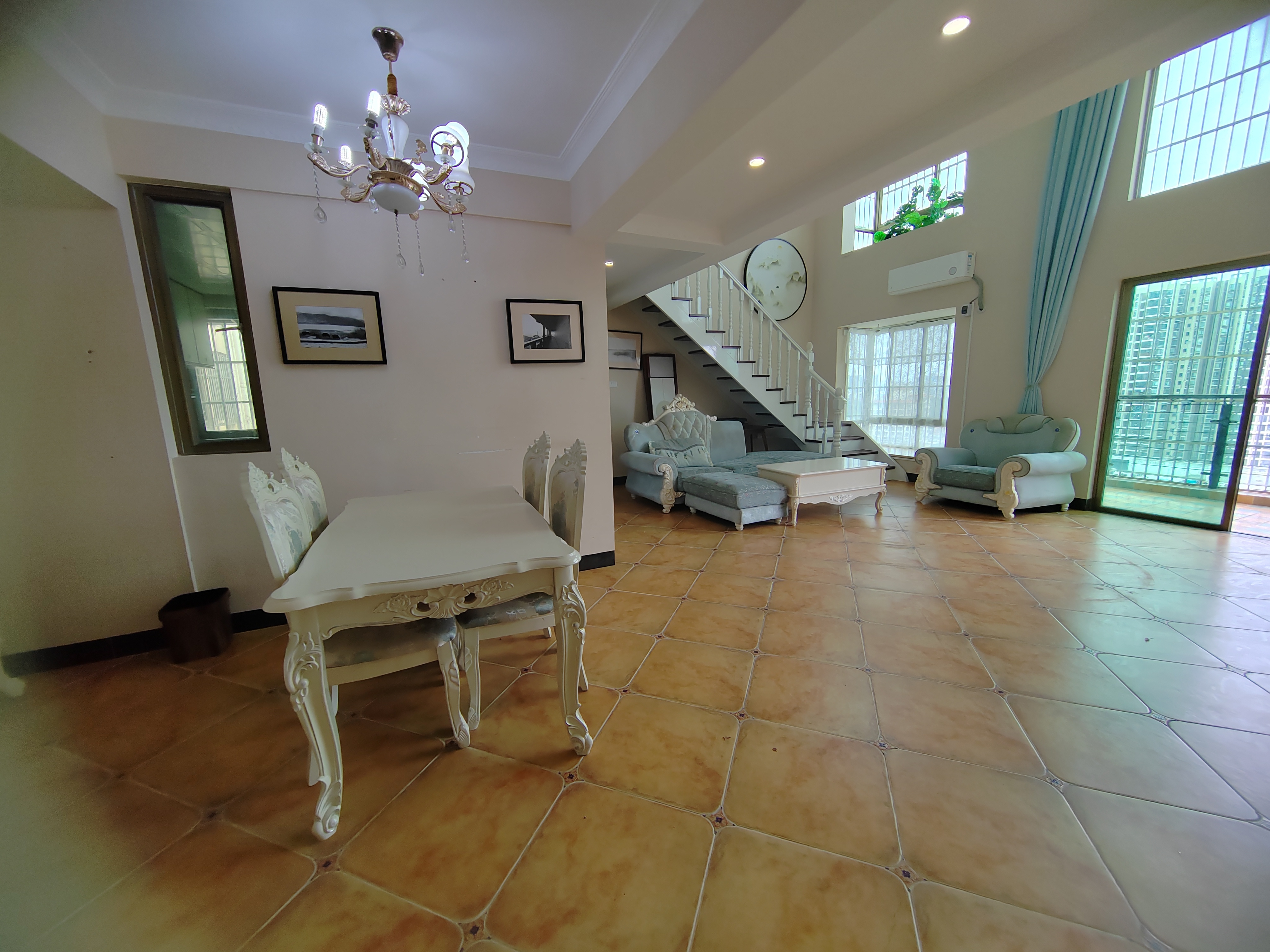 农垦一供大院  4室2厅3卫    5500.0元/月 农垦一供大院  4室2厅3卫    5500.0元/月室内图