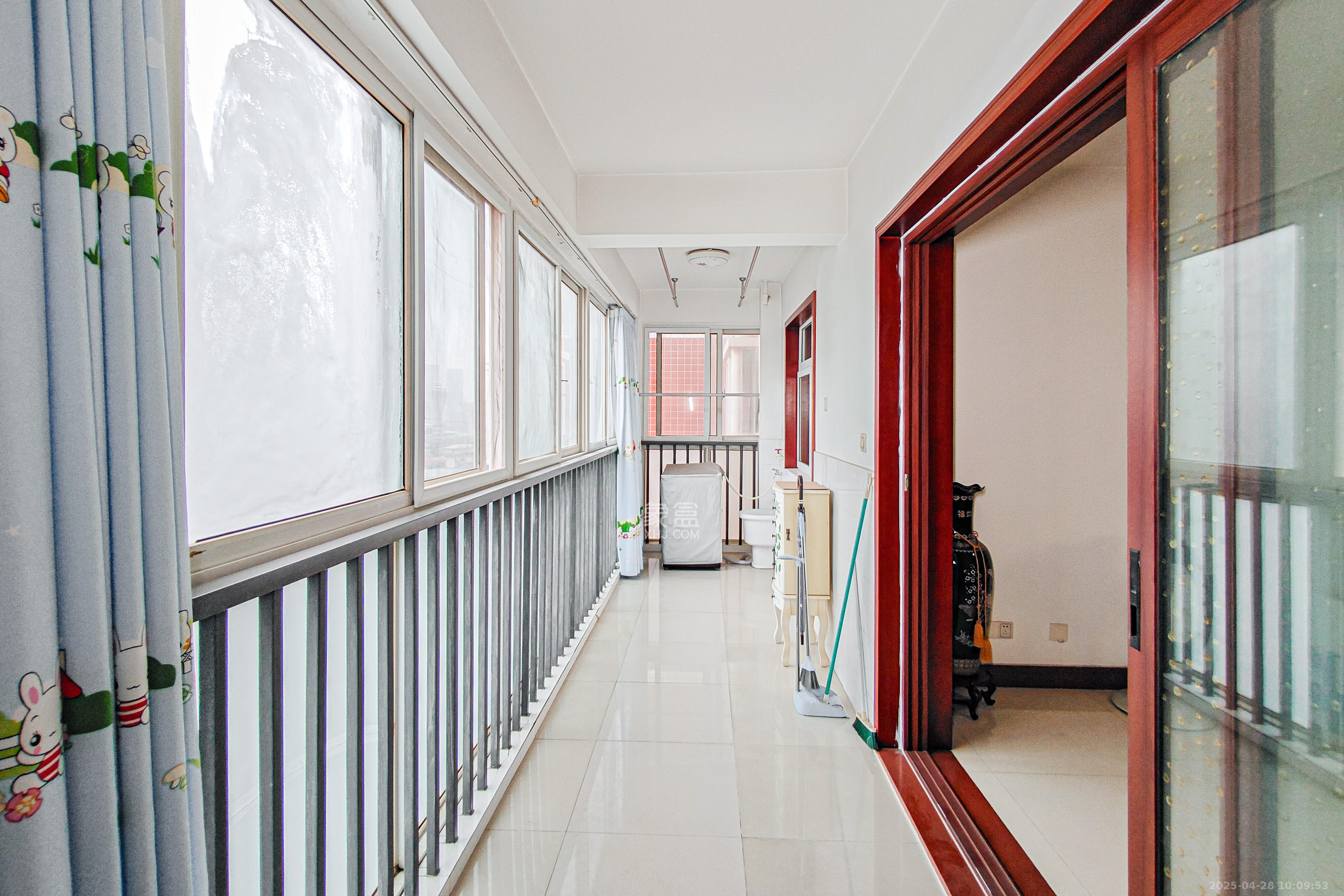 鸿景雅苑  3室2厅1卫    166.0万 鸿景雅苑  3室2厅1卫    166.0万阳台