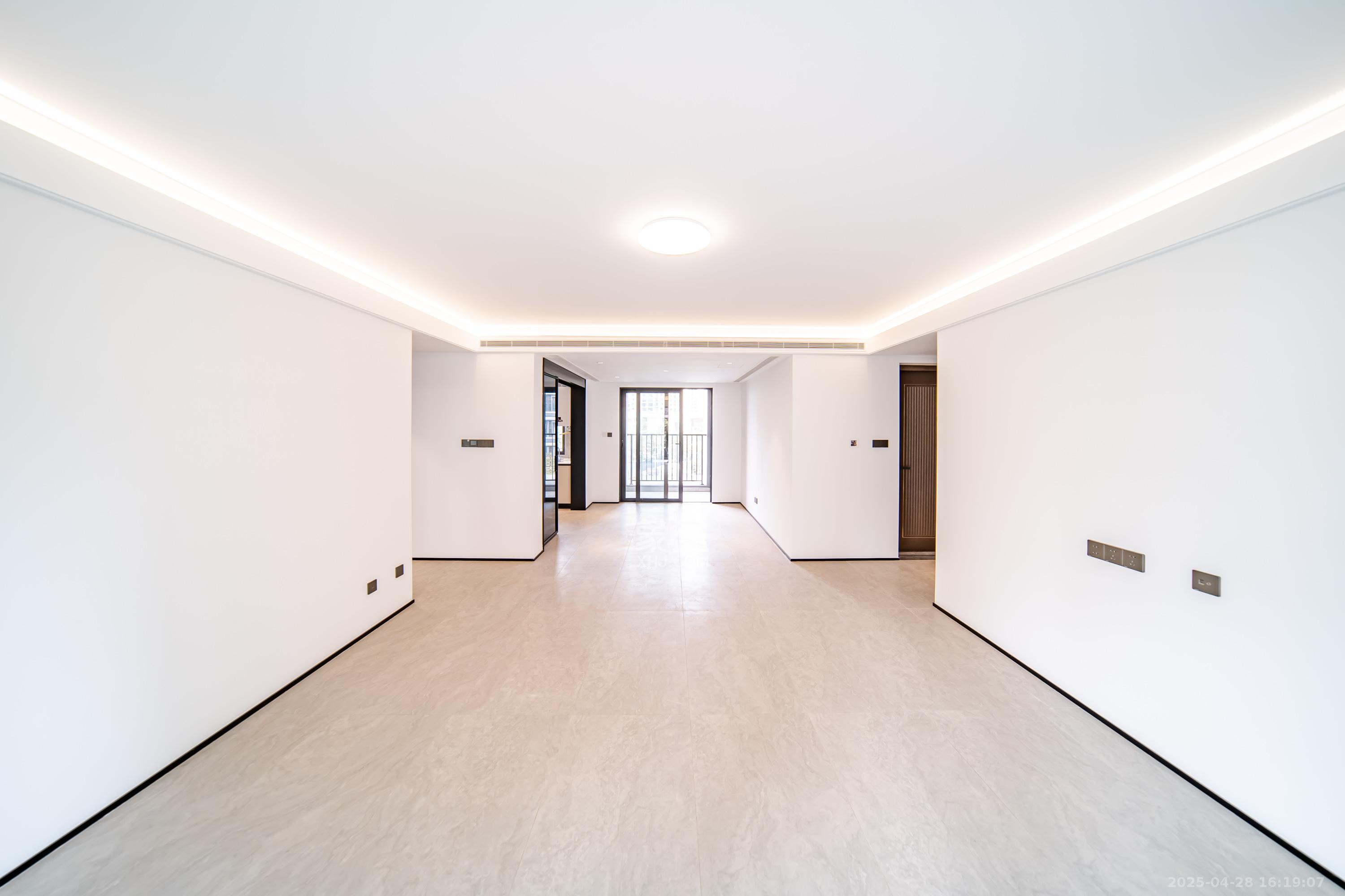 华润置地润樾府  4室2厅2卫    180.0万 华润置地润樾府  4室2厅2卫    180.0万客厅