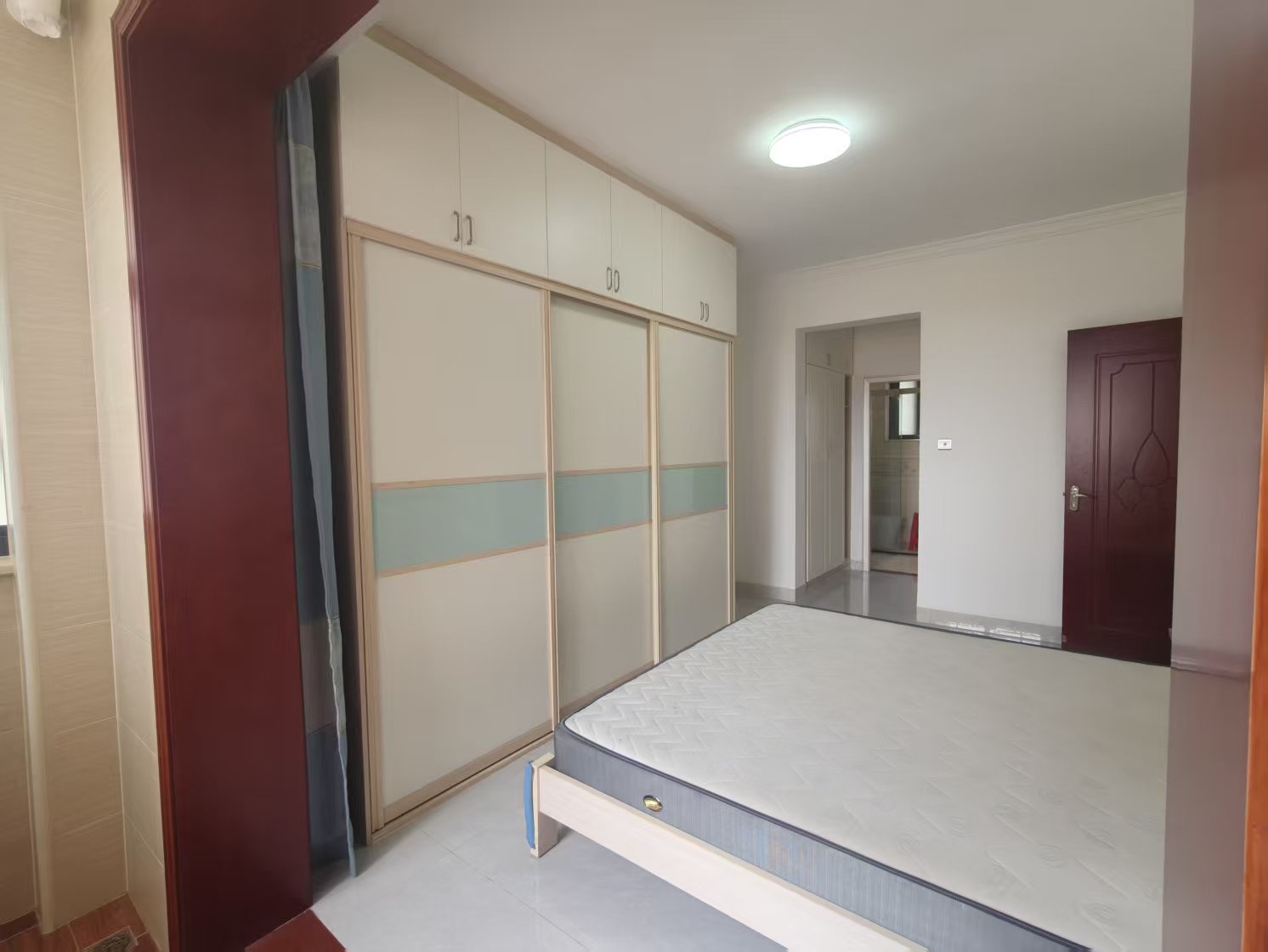 家顺花园  3室2厅2卫   2400.00元/月室内图