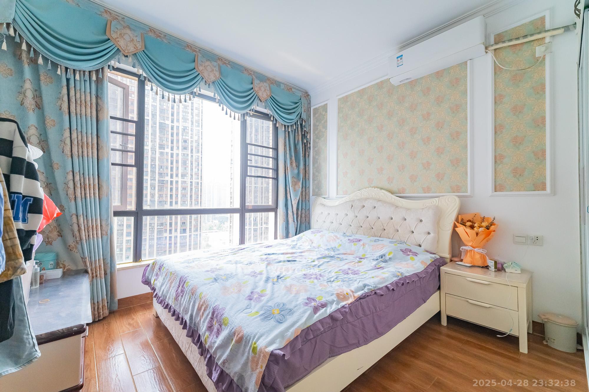 国泰九龙湾 3室2厅1卫 78.0万 国泰九龙湾 3室2厅1卫 78.0万卧室