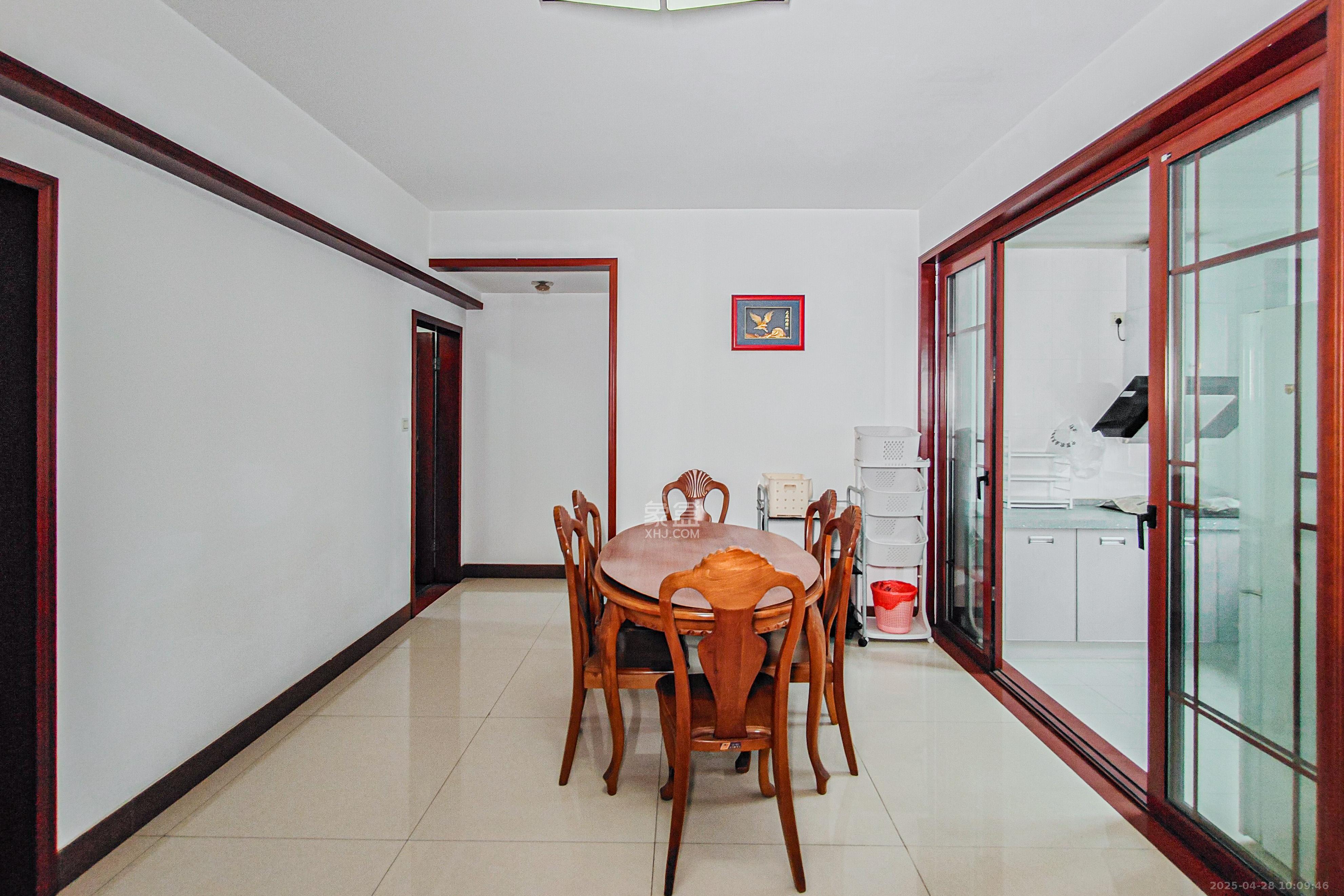 鸿景雅苑  3室2厅1卫    166.0万 鸿景雅苑  3室2厅1卫    166.0万客厅