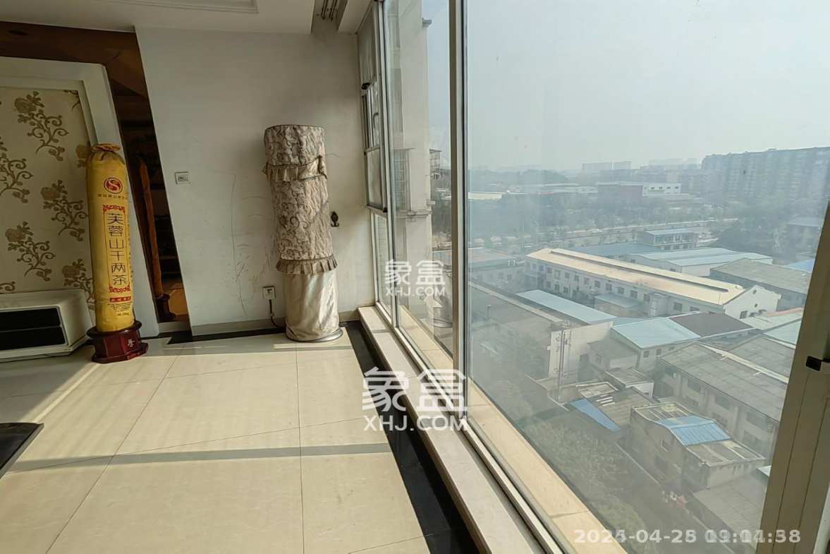 南郡雅园 3室2厅2卫 1600.0元/月 南郡雅园 3室2厅2卫 1600.0元/月室内图