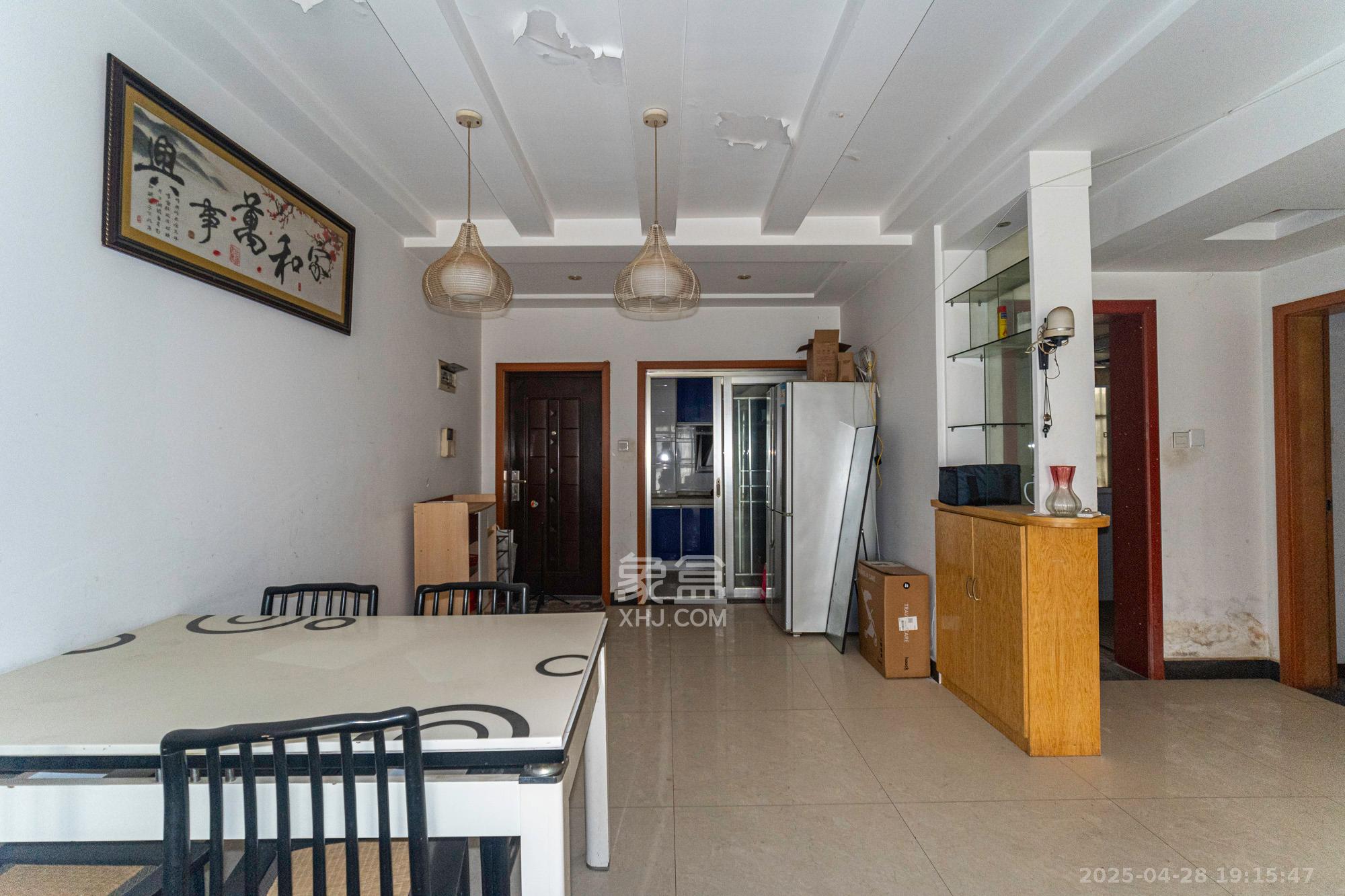 紫晶城  3室2厅1卫    48.0万 紫晶城  3室2厅1卫    48.0万客厅