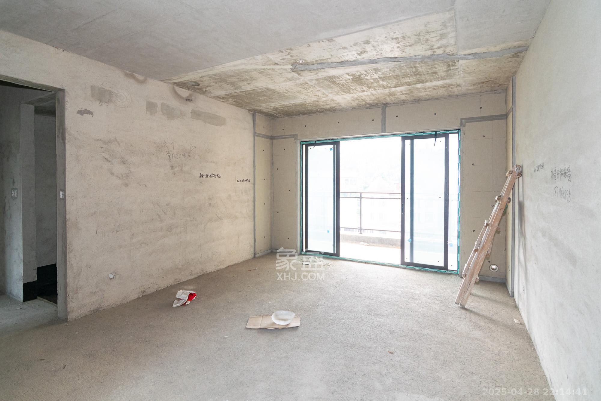 润和谷山郡(悦禧山庄水榭花都) 4室2厅2卫 119.8万 润和谷山郡(悦禧山庄水榭花都) 4室2厅2卫 119.8万客厅