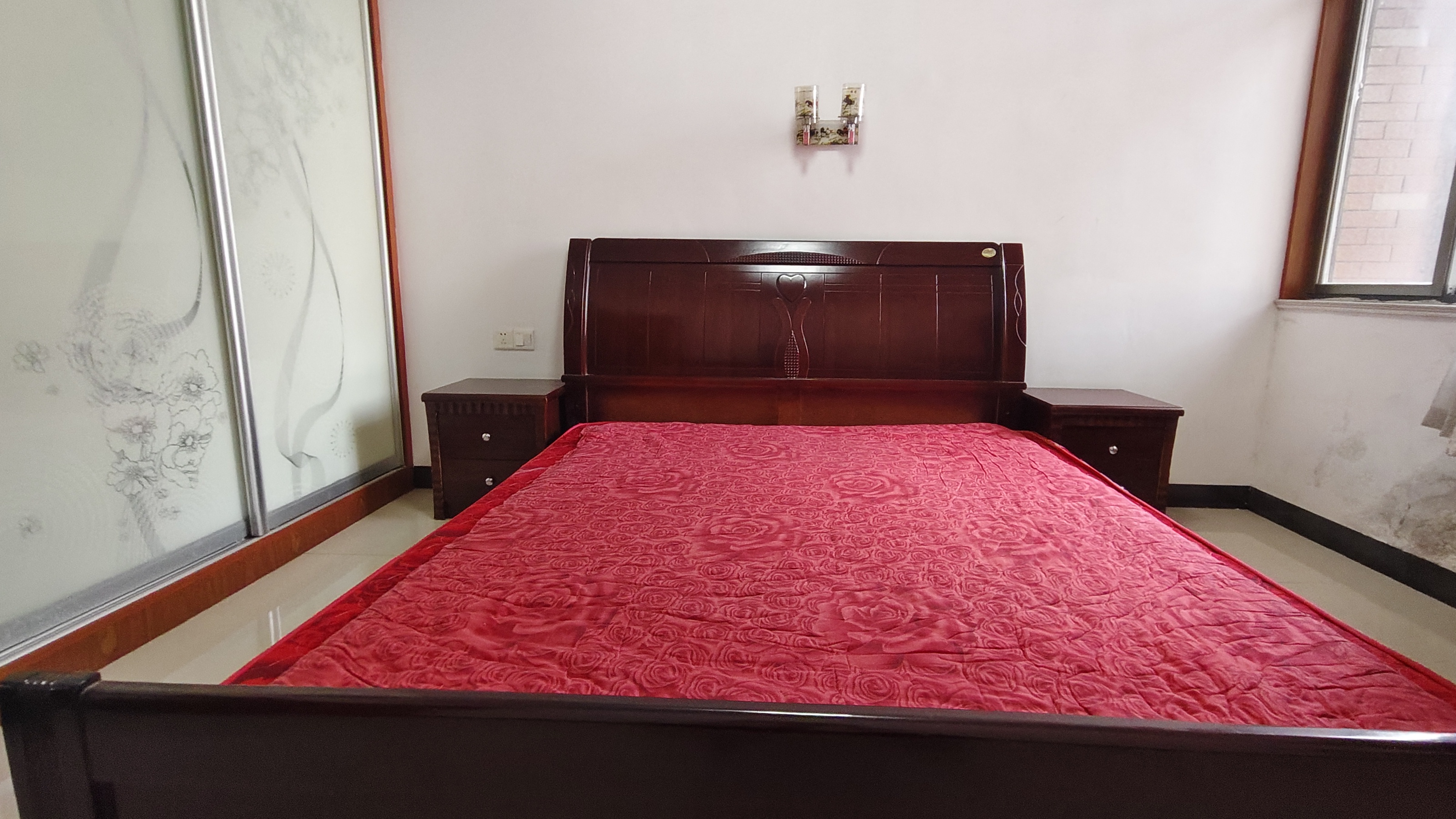 四海花园  2室2厅1卫    1000.0元/月 四海花园  2室2厅1卫    1000.0元/月室内图