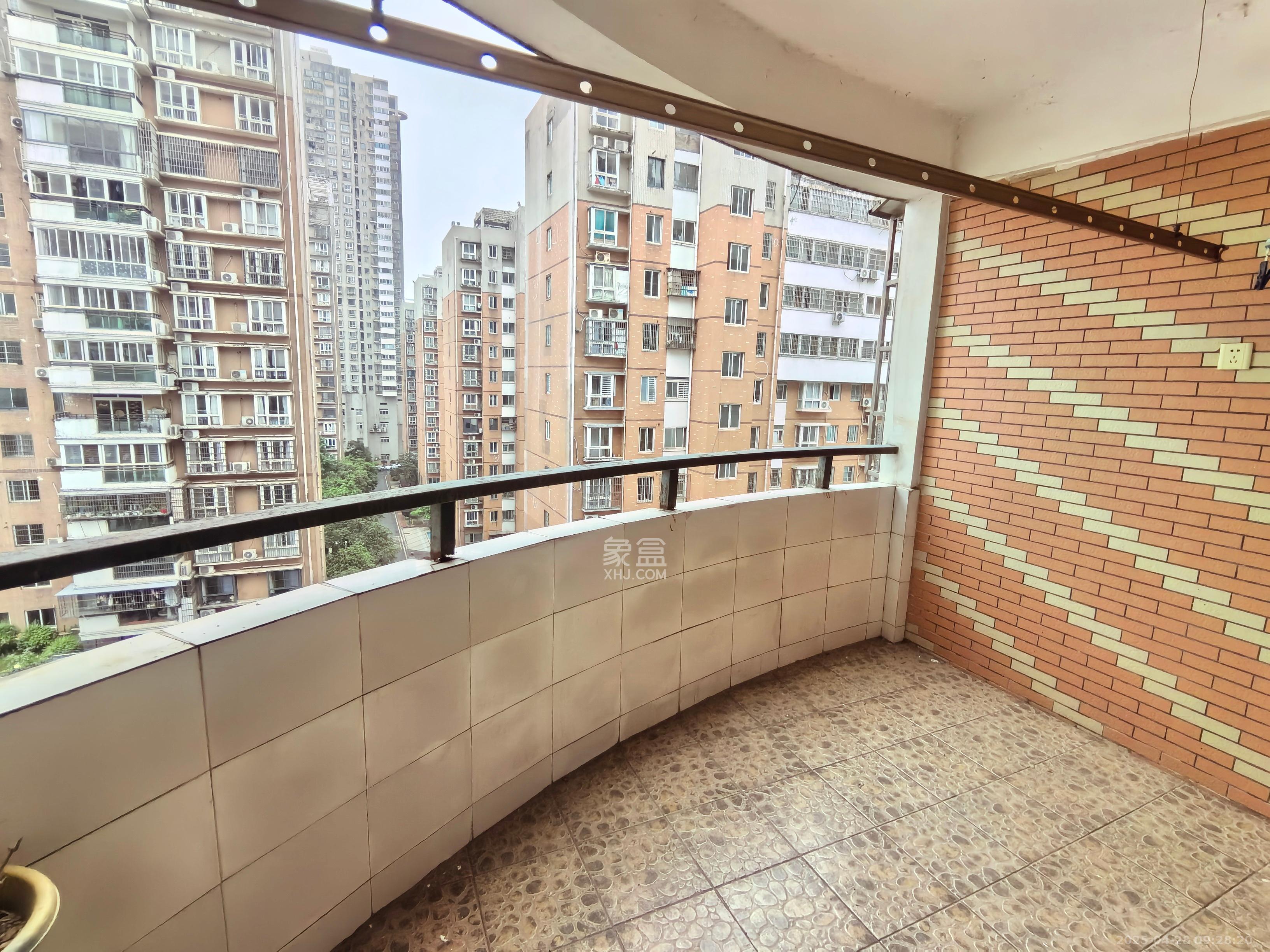 晶华美地 2室2厅2卫 1600.0元/月 晶华美地 2室2厅2卫 1600.0元/月室内图