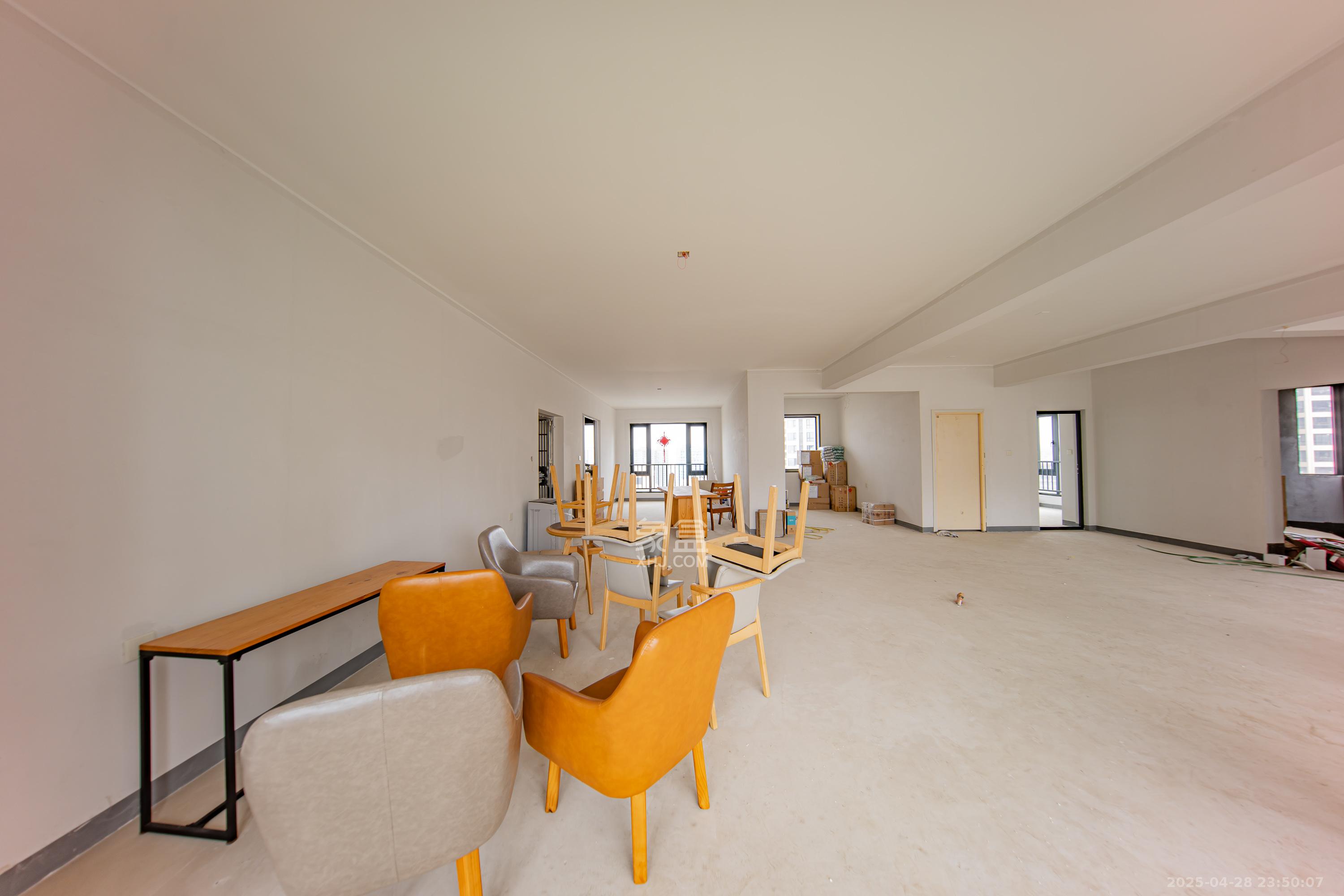 建投象山国际  6室2厅4卫    320.0万 建投象山国际  6室2厅4卫    320.0万