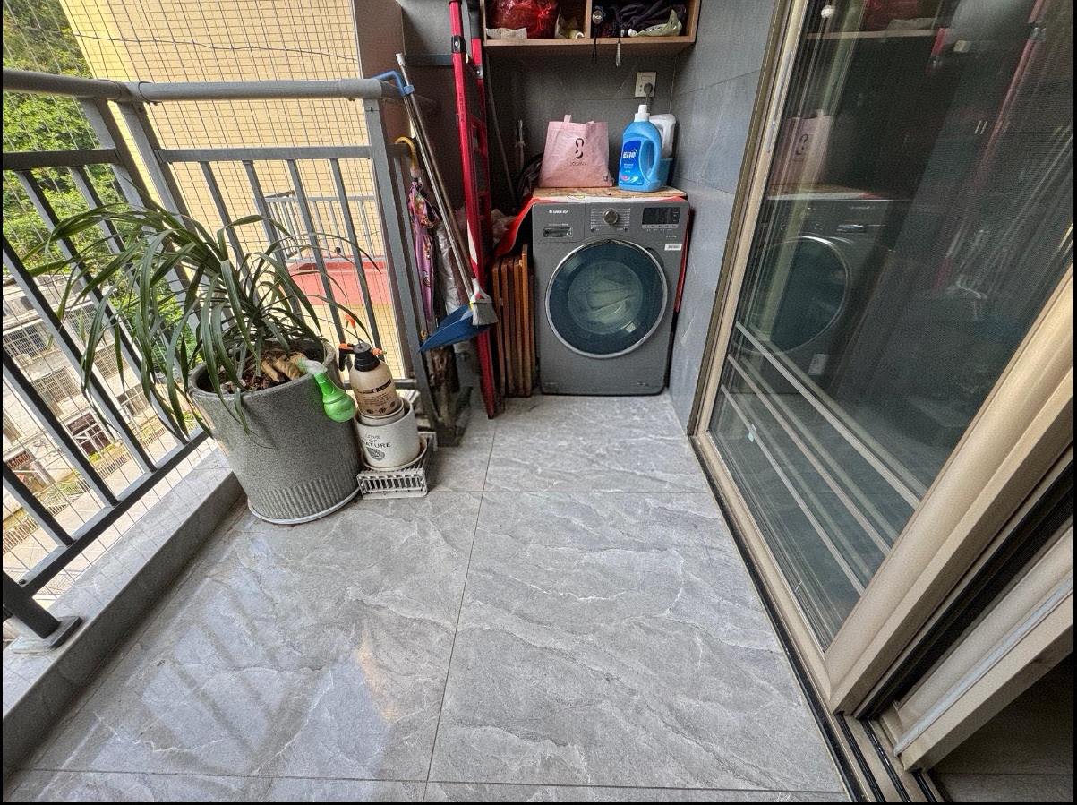 山水印象  3室2厅2卫   75.00万客厅