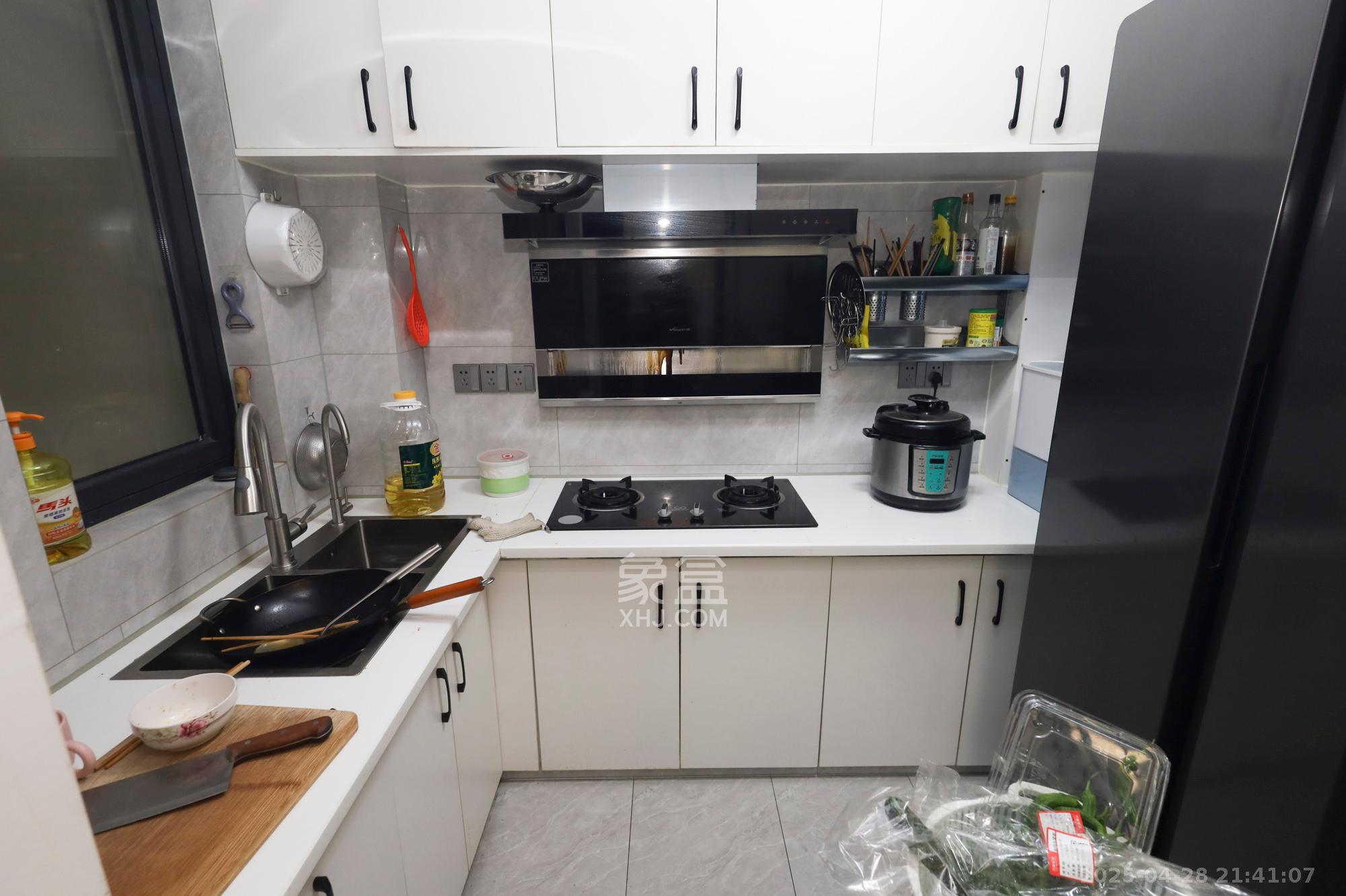 长沙融创城  3室2厅1卫    55.0万 长沙融创城  3室2厅1卫    55.0万厨房